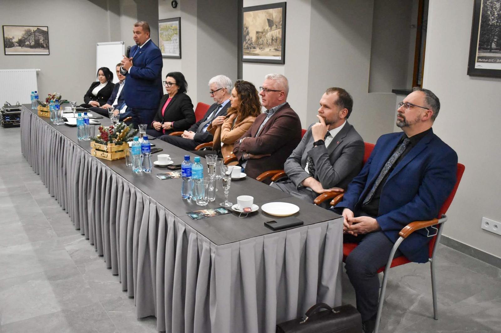 Zdjęcie w galerii na portalu naszraciborz.pl: IV Powiatowy Stół Gospodarczy w Raciborzu: dialog samorządu z biznesem wiadomości z regionu