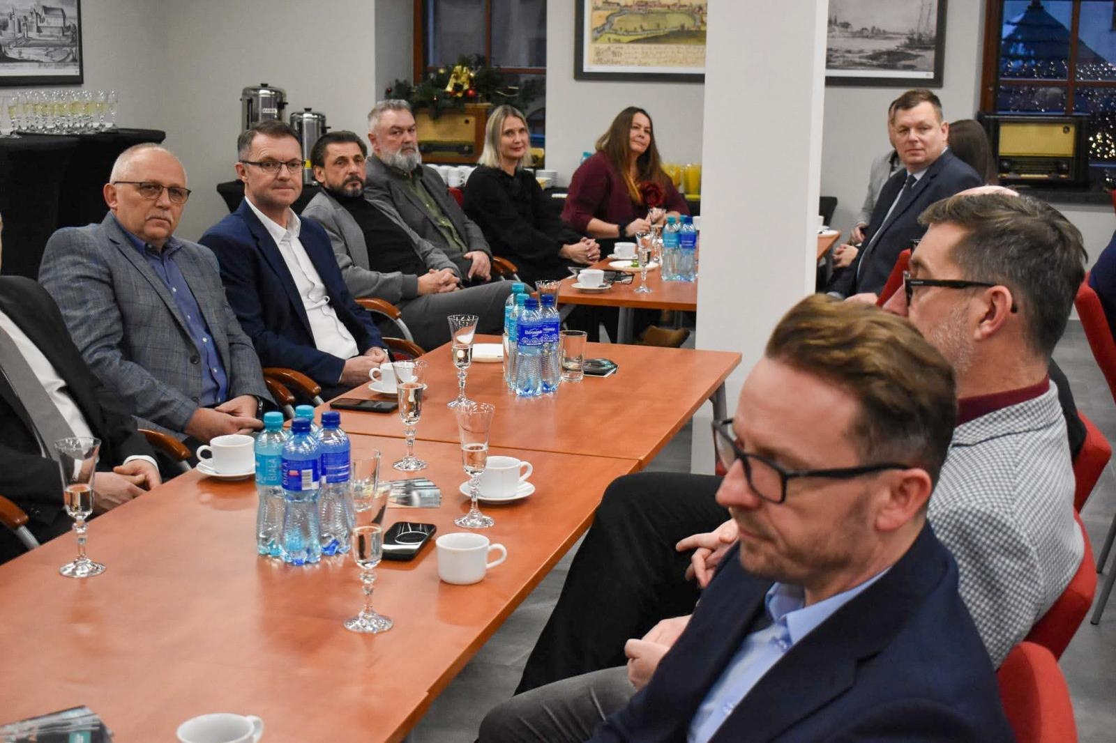 Zdjęcie w galerii na portalu naszraciborz.pl: IV Powiatowy Stół Gospodarczy w Raciborzu: dialog samorządu z biznesem wiadomości z regionu