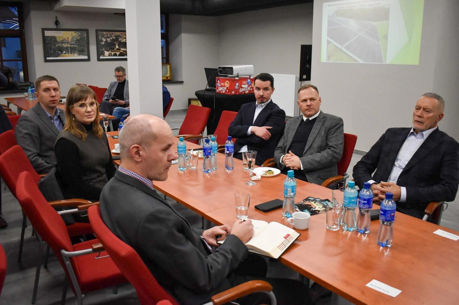 Zdjęcie w galerii na portalu naszraciborz.pl: IV Powiatowy Stół Gospodarczy w Raciborzu: dialog samorządu z biznesem wiadomości z regionu