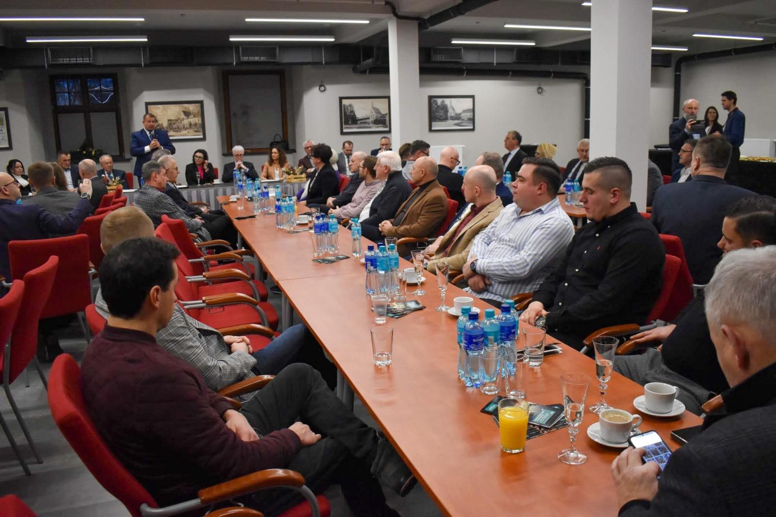 Zdjęcie w galerii na portalu naszraciborz.pl: IV Powiatowy Stół Gospodarczy w Raciborzu: dialog samorządu z biznesem wiadomości z regionu