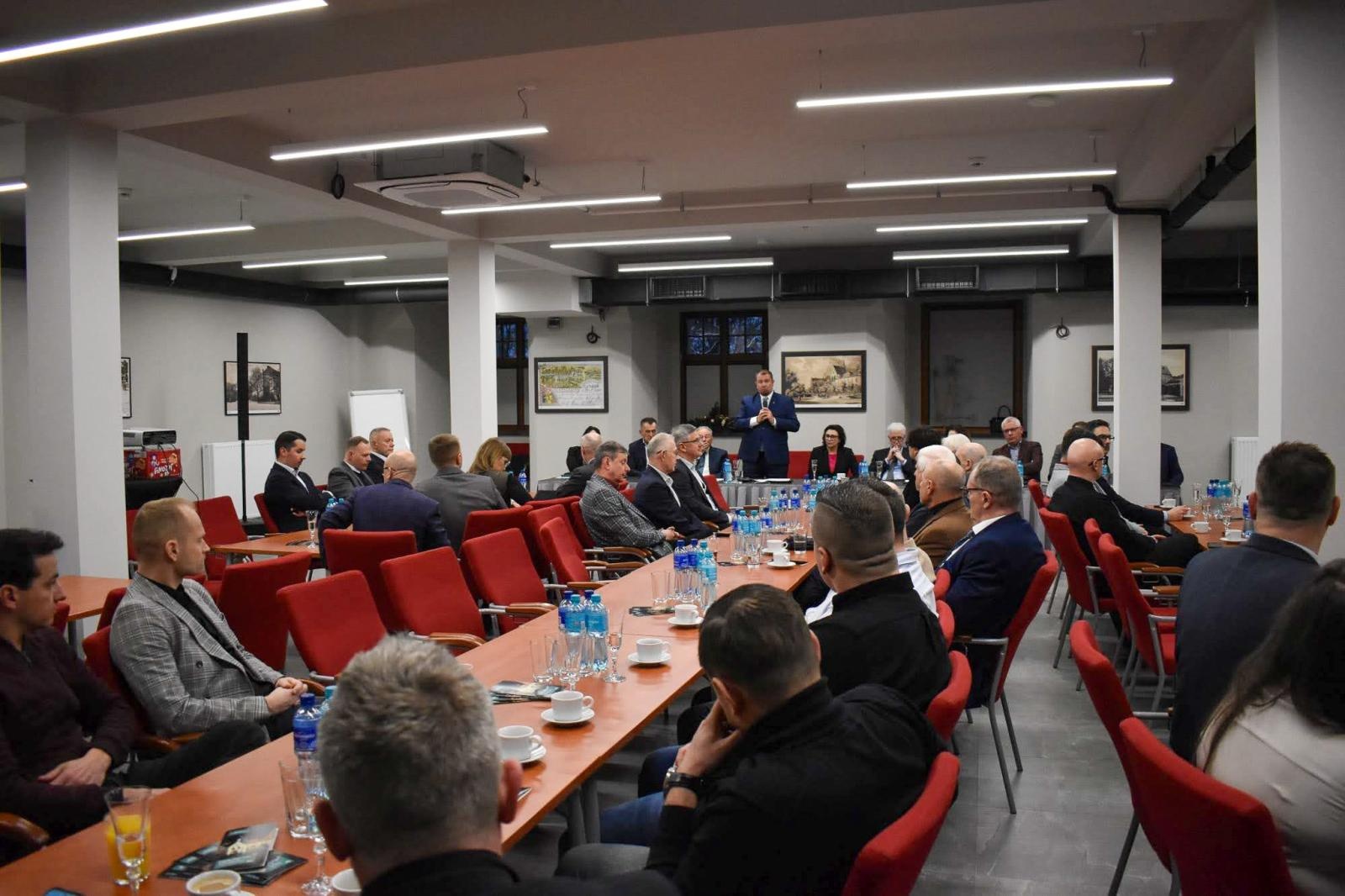 Zdjęcie w galerii na portalu naszraciborz.pl: IV Powiatowy Stół Gospodarczy w Raciborzu: dialog samorządu z biznesem wiadomości z regionu