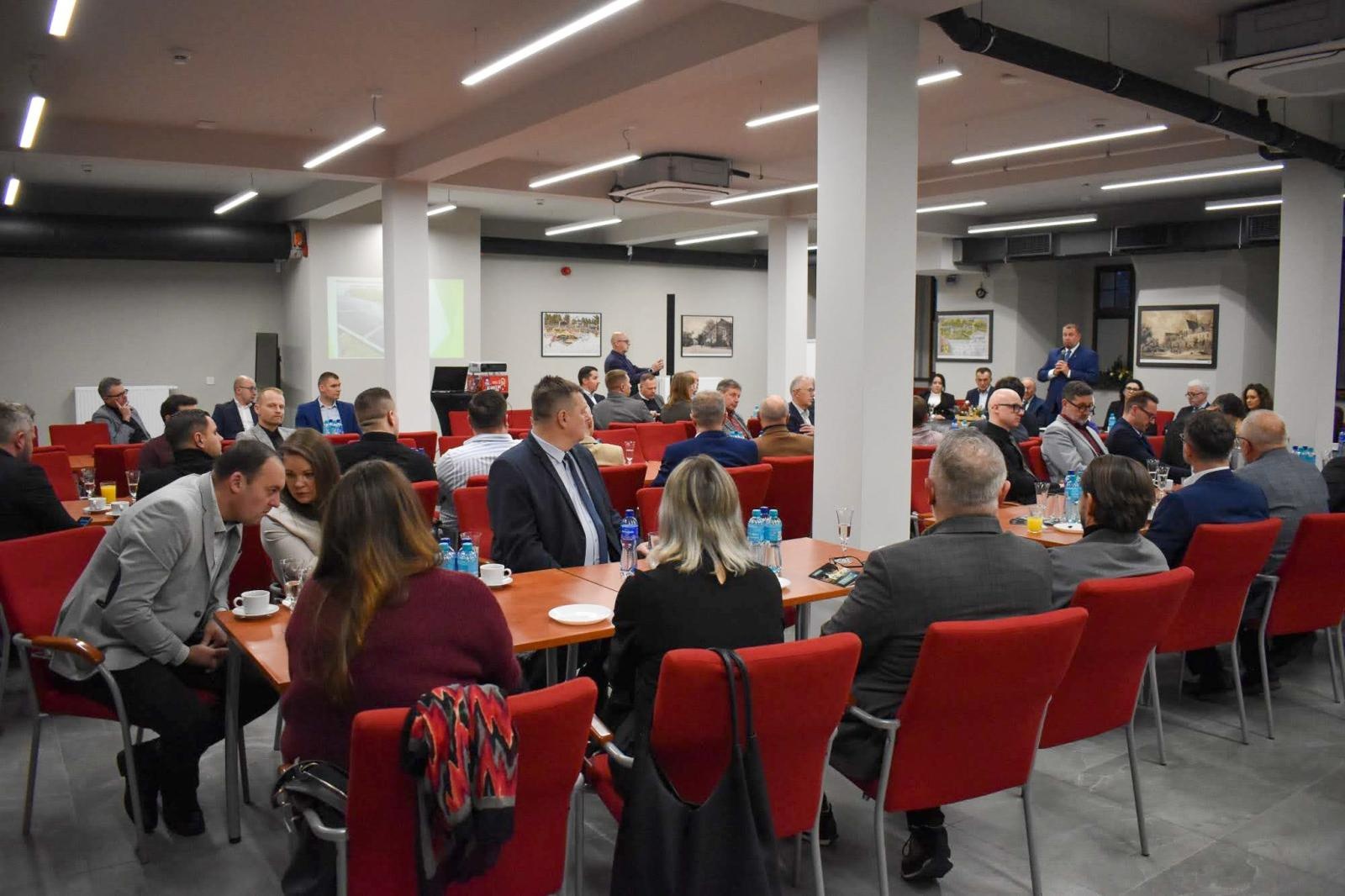 Zdjęcie w galerii na portalu naszraciborz.pl: IV Powiatowy Stół Gospodarczy w Raciborzu: dialog samorządu z biznesem wiadomości z regionu