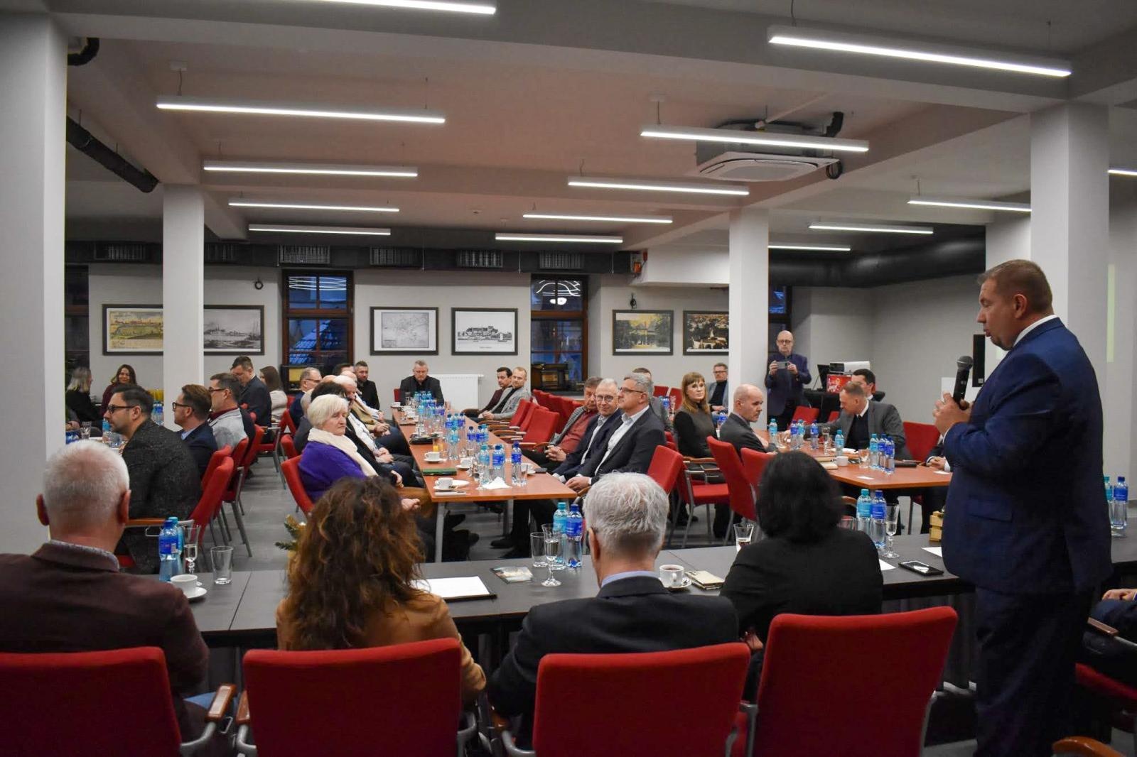 Zdjęcie w galerii na portalu naszraciborz.pl: IV Powiatowy Stół Gospodarczy w Raciborzu: dialog samorządu z biznesem wiadomości z regionu