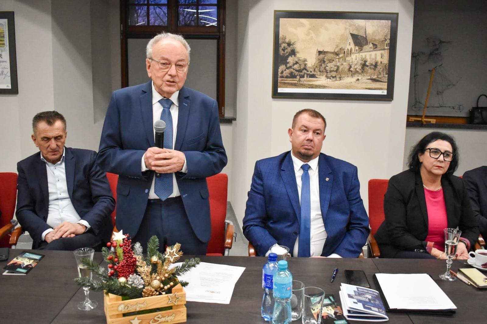 Zdjęcie w galerii na portalu naszraciborz.pl: IV Powiatowy Stół Gospodarczy w Raciborzu: dialog samorządu z biznesem wiadomości z regionu