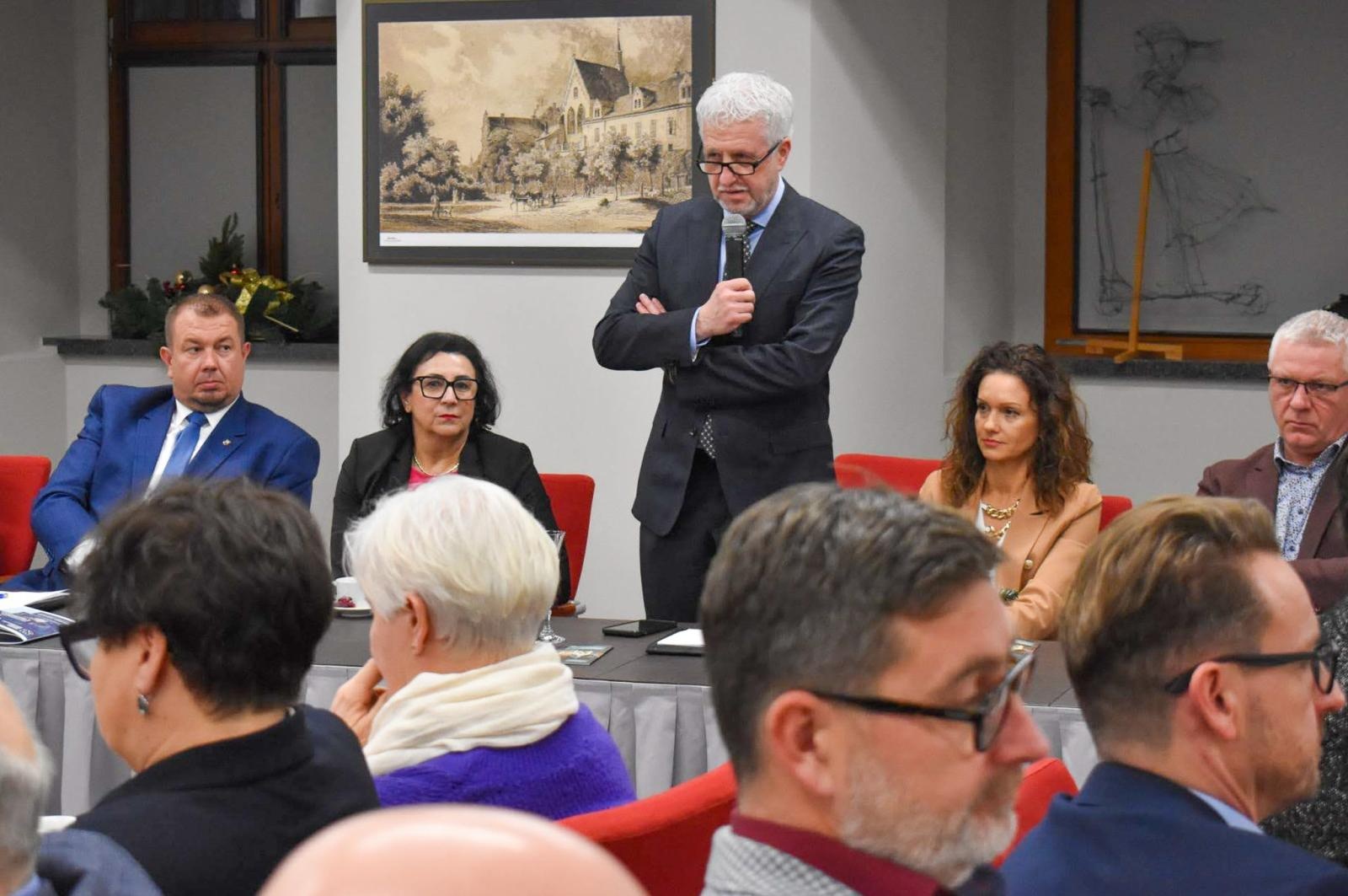 Zdjęcie w galerii na portalu naszraciborz.pl: IV Powiatowy Stół Gospodarczy w Raciborzu: dialog samorządu z biznesem wiadomości z regionu