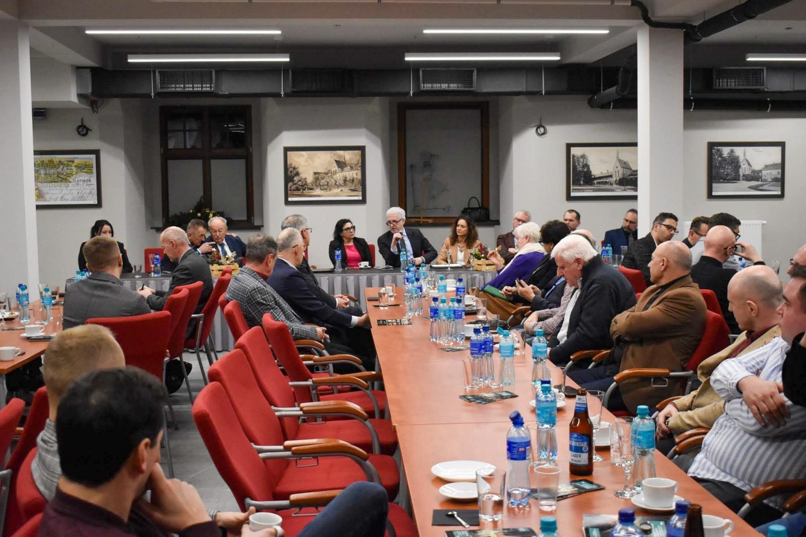 Zdjęcie w galerii na portalu naszraciborz.pl: IV Powiatowy Stół Gospodarczy w Raciborzu: dialog samorządu z biznesem wiadomości z regionu