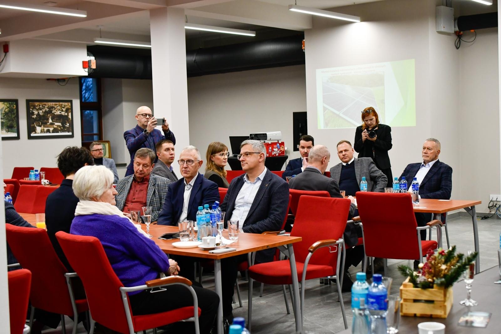 Zdjęcie w galerii na portalu naszraciborz.pl: IV Powiatowy Stół Gospodarczy w Raciborzu: dialog samorządu z biznesem wiadomości z regionu