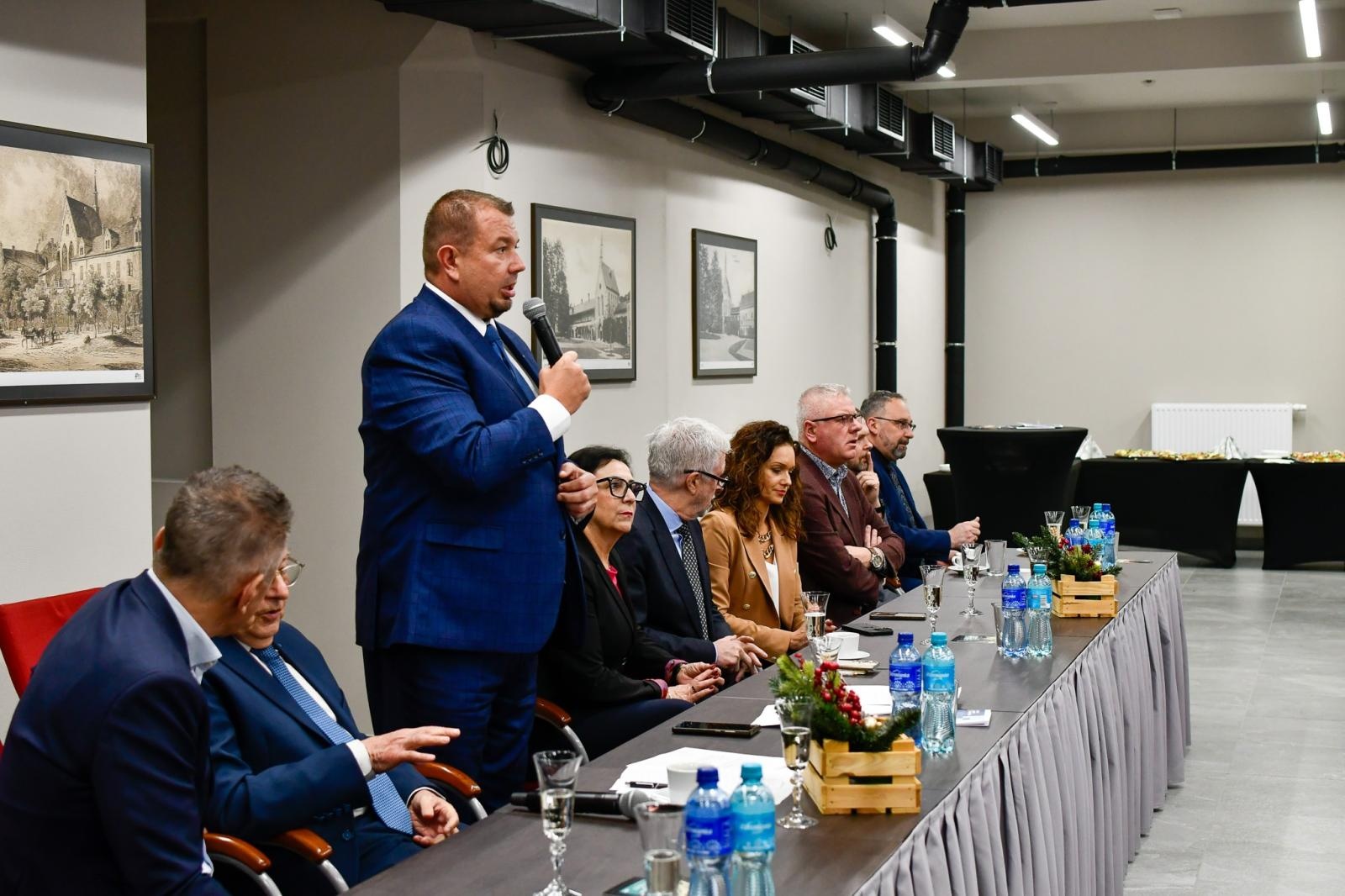 Zdjęcie w galerii na portalu naszraciborz.pl: IV Powiatowy Stół Gospodarczy w Raciborzu: dialog samorządu z biznesem wiadomości z regionu