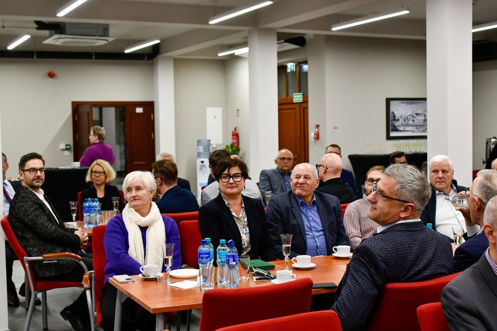 Zdjęcie w galerii na portalu naszraciborz.pl: IV Powiatowy Stół Gospodarczy w Raciborzu: dialog samorządu z biznesem wiadomości z regionu