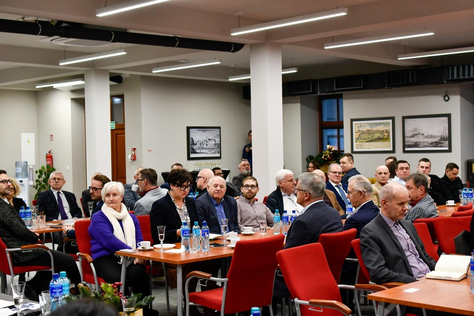 Zdjęcie w galerii na portalu naszraciborz.pl: IV Powiatowy Stół Gospodarczy w Raciborzu: dialog samorządu z biznesem wiadomości z regionu