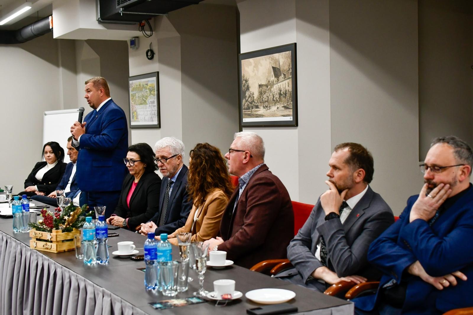 Zdjęcie w galerii na portalu naszraciborz.pl: IV Powiatowy Stół Gospodarczy w Raciborzu: dialog samorządu z biznesem wiadomości z regionu