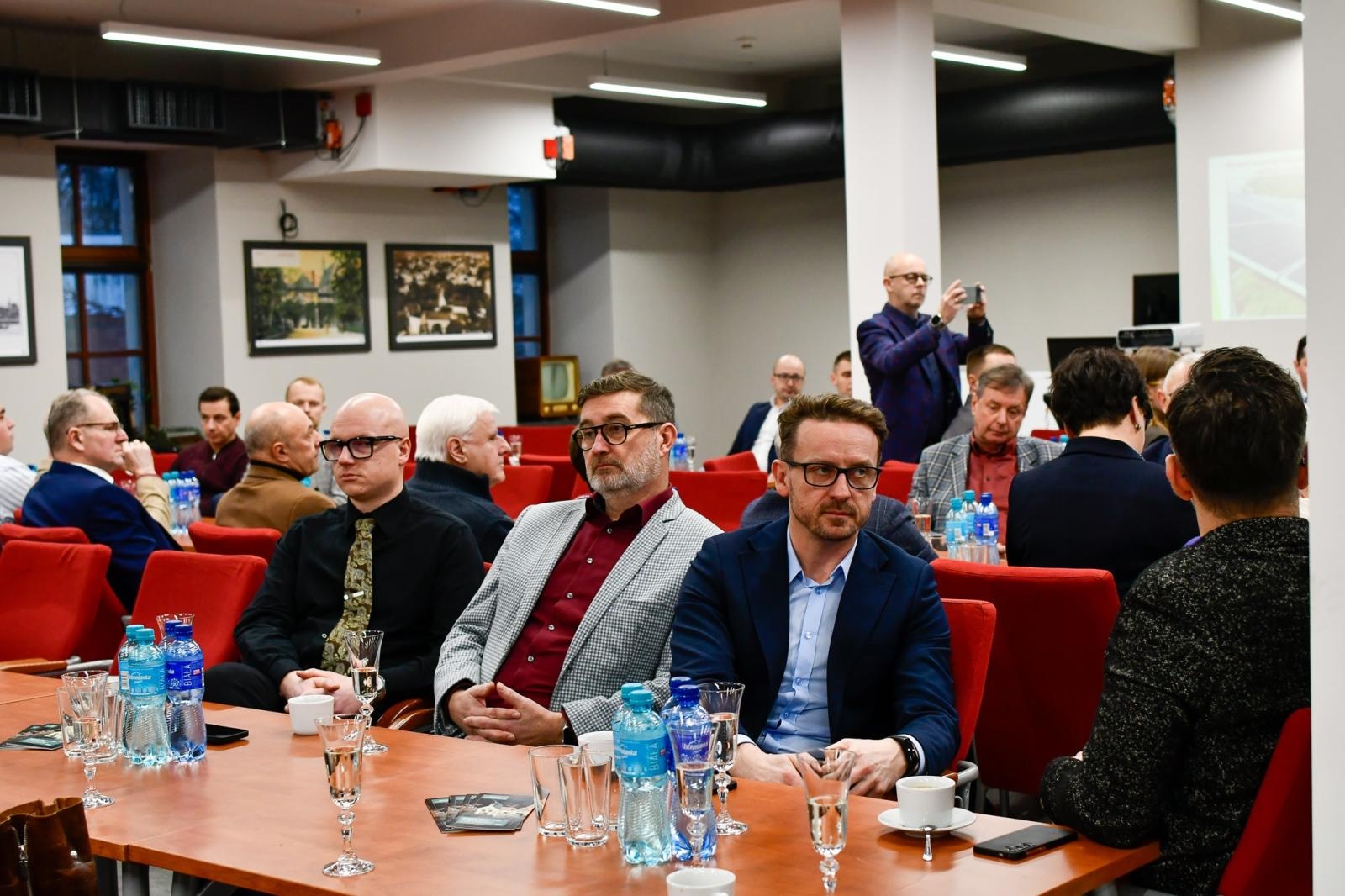 Zdjęcie w galerii na portalu naszraciborz.pl: IV Powiatowy Stół Gospodarczy w Raciborzu: dialog samorządu z biznesem wiadomości z regionu