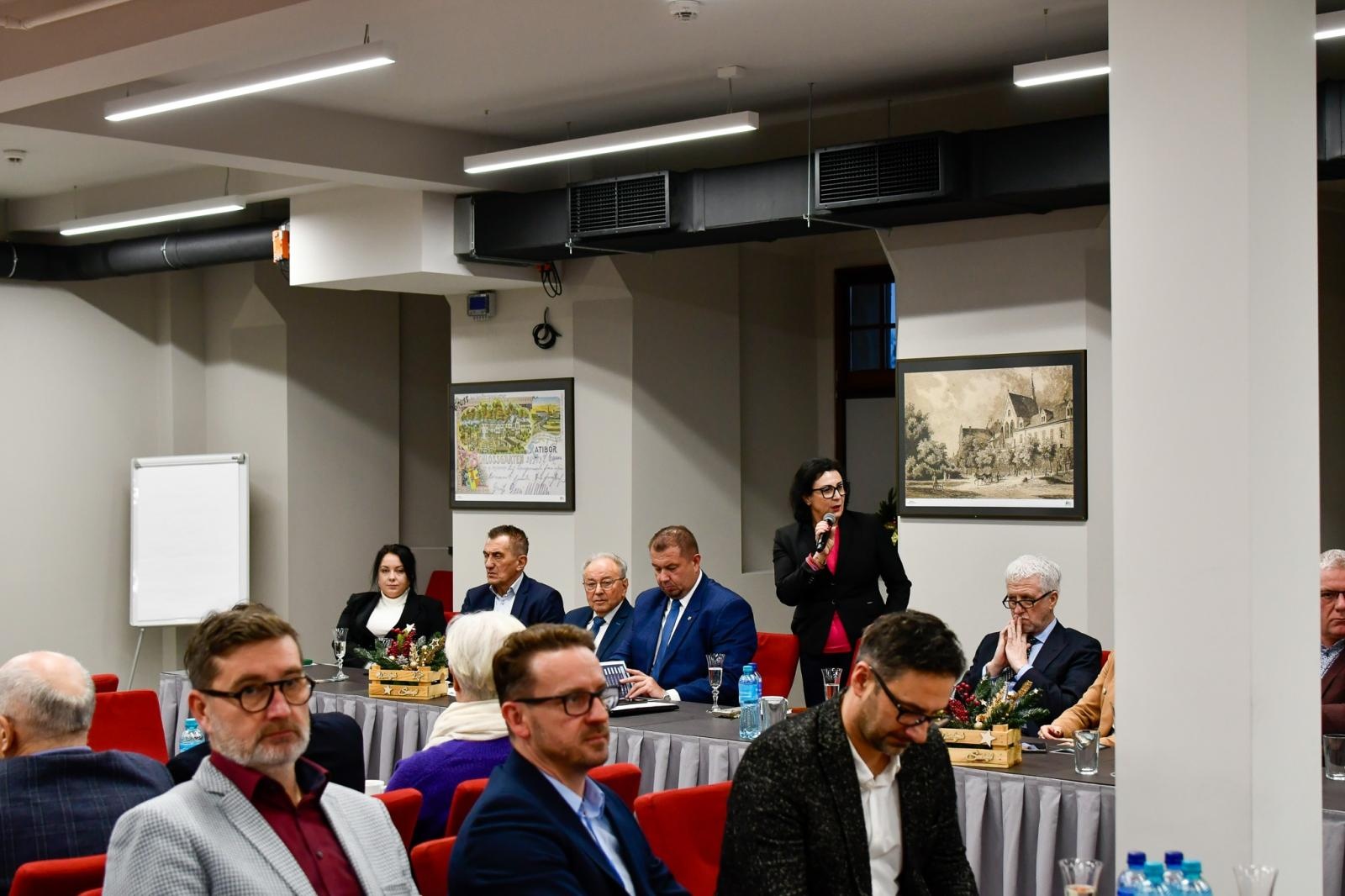 Zdjęcie w galerii na portalu naszraciborz.pl: IV Powiatowy Stół Gospodarczy w Raciborzu: dialog samorządu z biznesem wiadomości z regionu