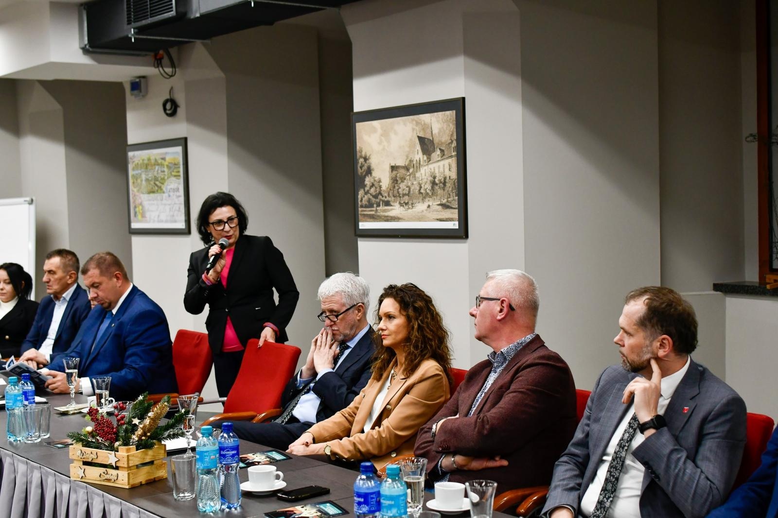 Zdjęcie w galerii na portalu naszraciborz.pl: IV Powiatowy Stół Gospodarczy w Raciborzu: dialog samorządu z biznesem wiadomości z regionu