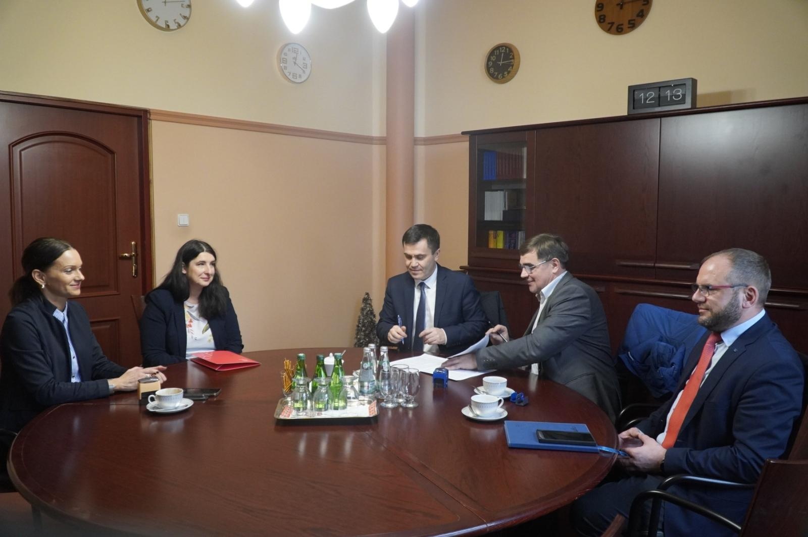 Zdjęcie w galerii na portalu naszraciborz.pl: Teren inwestycyjny w Raciborzu przy Cieszyńskiej sprzedany. Nowe perspektywy rozwoju gospodarczego wiadomości z regionu