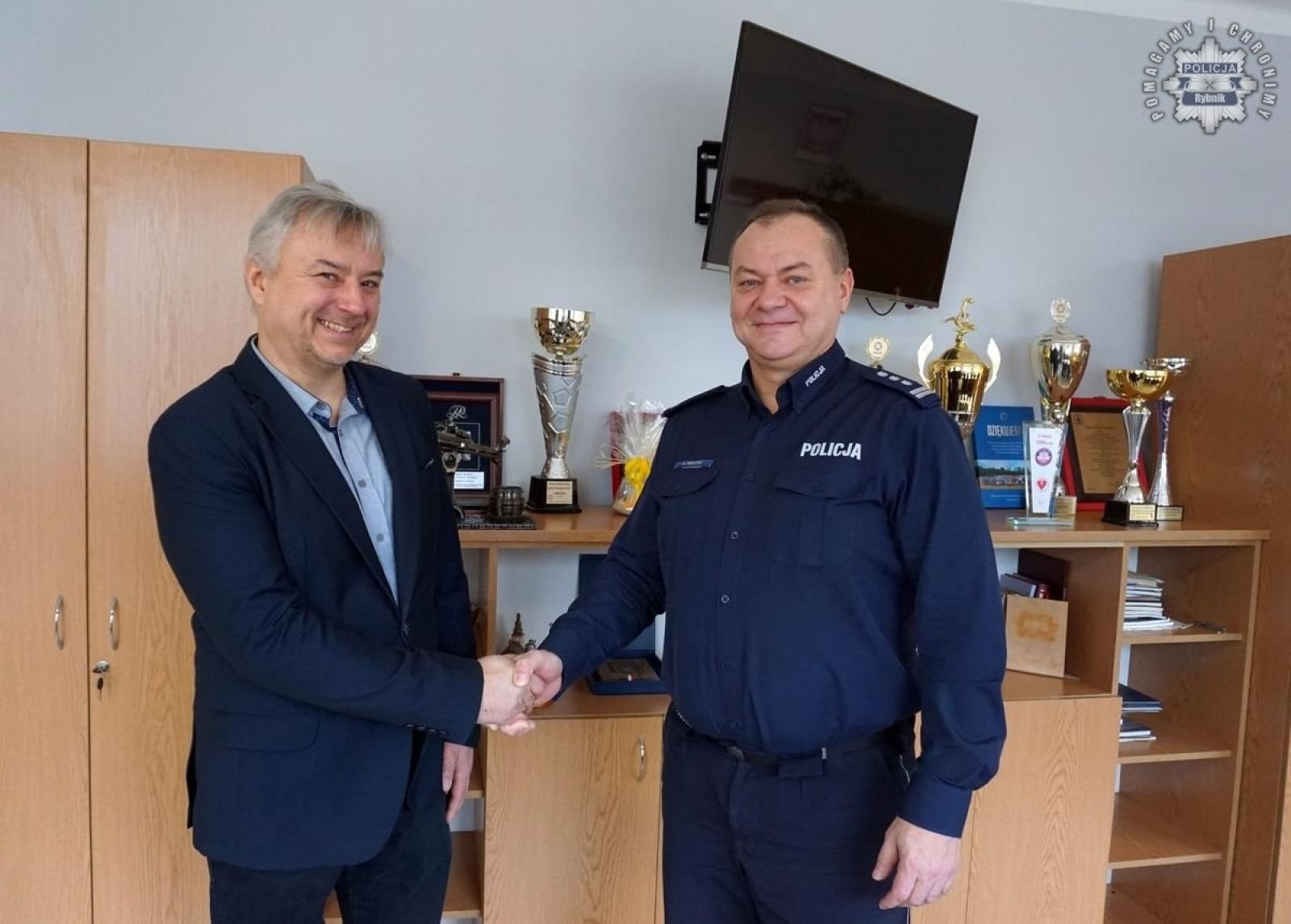 Zdjęcie w galerii na portalu naszraciborz.pl: Studenci filologii z Raciborza na warsztatach tłumaczeniowych w rybnickiej komendzie wiadomości z regionu