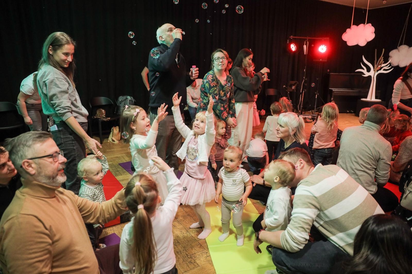 Zdjęcie w galerii na portalu naszraciborz.pl: Maluchy w Krainie Dźwięku i Kopciuszek wiadomości z regionu