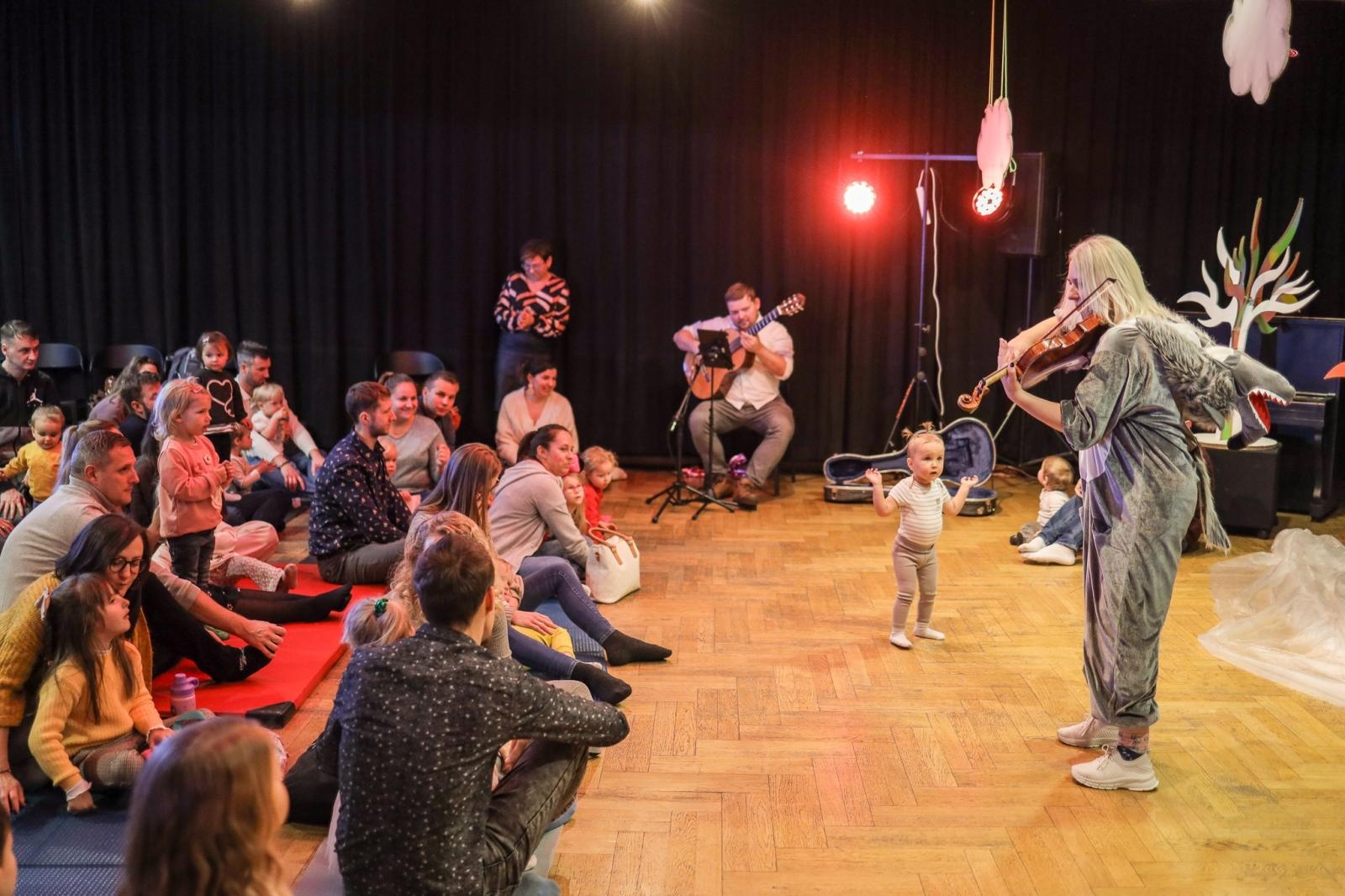 Zdjęcie w galerii na portalu naszraciborz.pl: Maluchy w Krainie Dźwięku i Kopciuszek wiadomości z regionu