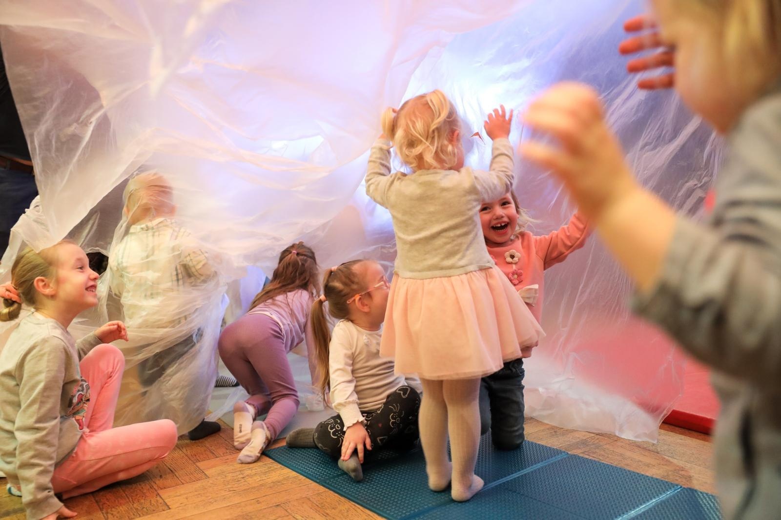 Zdjęcie w galerii na portalu naszraciborz.pl: Maluchy w Krainie Dźwięku i Kopciuszek wiadomości z regionu