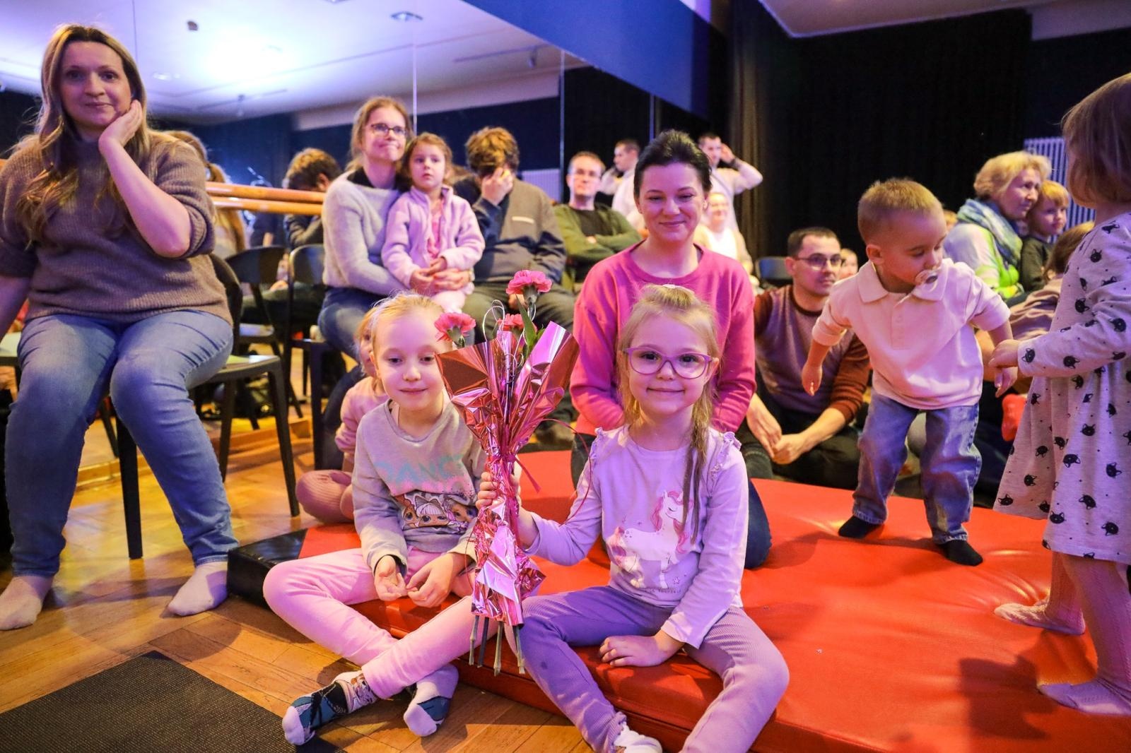 Zdjęcie w galerii na portalu naszraciborz.pl: Maluchy w Krainie Dźwięku i Kopciuszek wiadomości z regionu