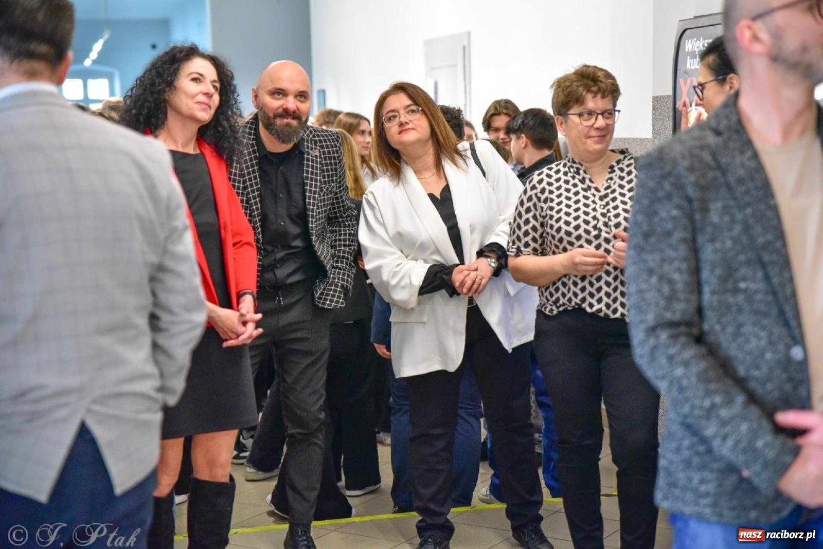 Zdjęcie w galerii na portalu naszraciborz.pl: Otwarto odrestaurowaną aulę raciborskiego Ekonomika [FOTO i WIDEO] wiadomości z regionu