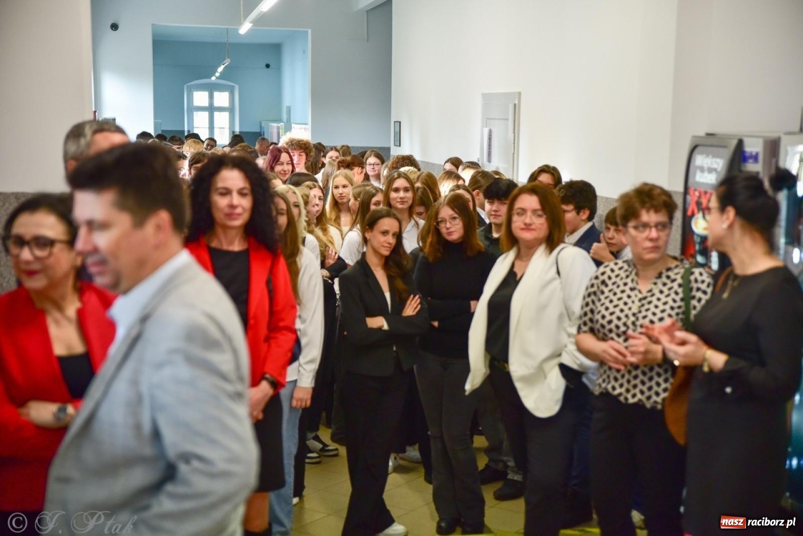 Zdjęcie w galerii na portalu naszraciborz.pl: Otwarto odrestaurowaną aulę raciborskiego Ekonomika [FOTO i WIDEO] wiadomości z regionu