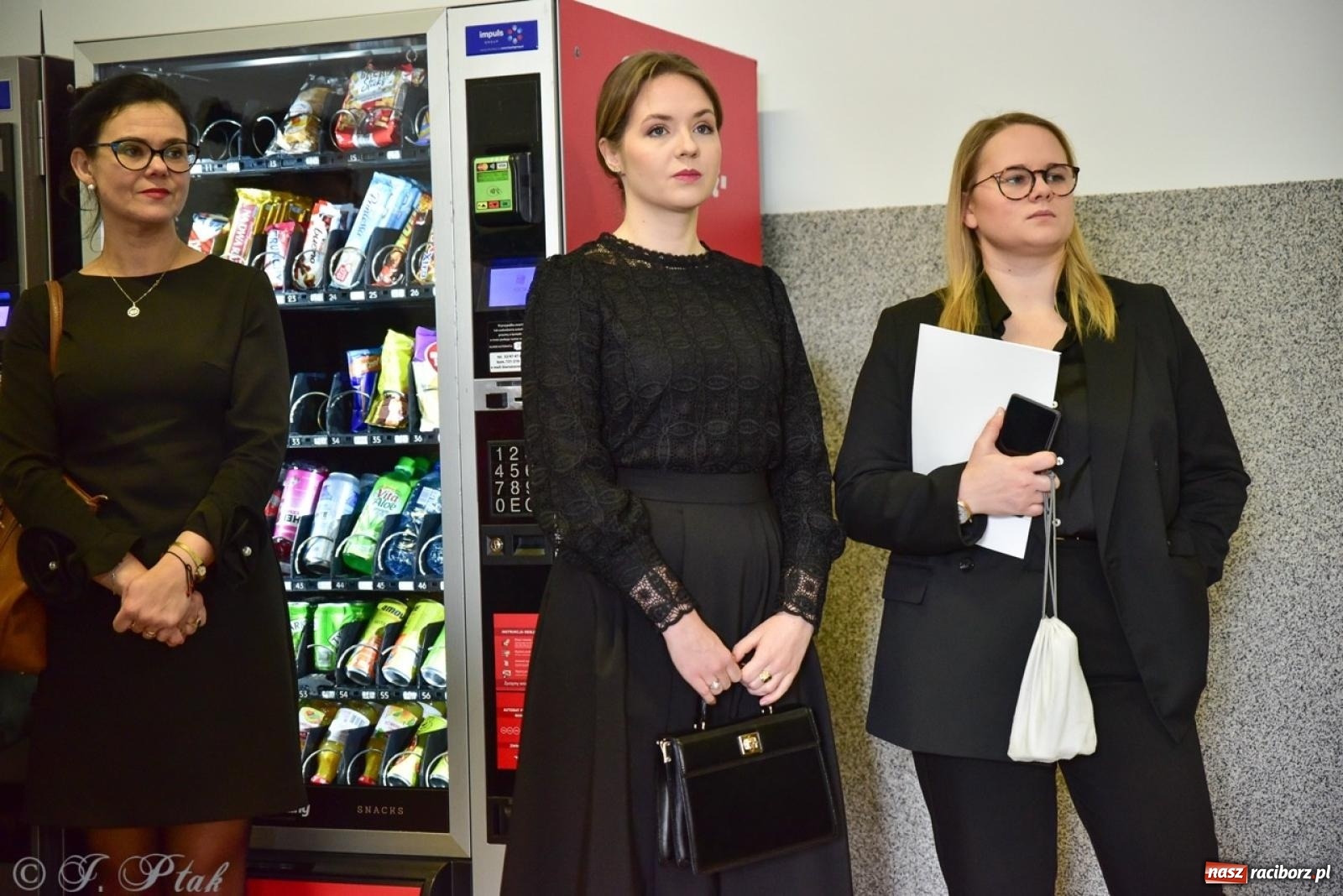 Zdjęcie w galerii na portalu naszraciborz.pl: Otwarto odrestaurowaną aulę raciborskiego Ekonomika [FOTO i WIDEO] wiadomości z regionu