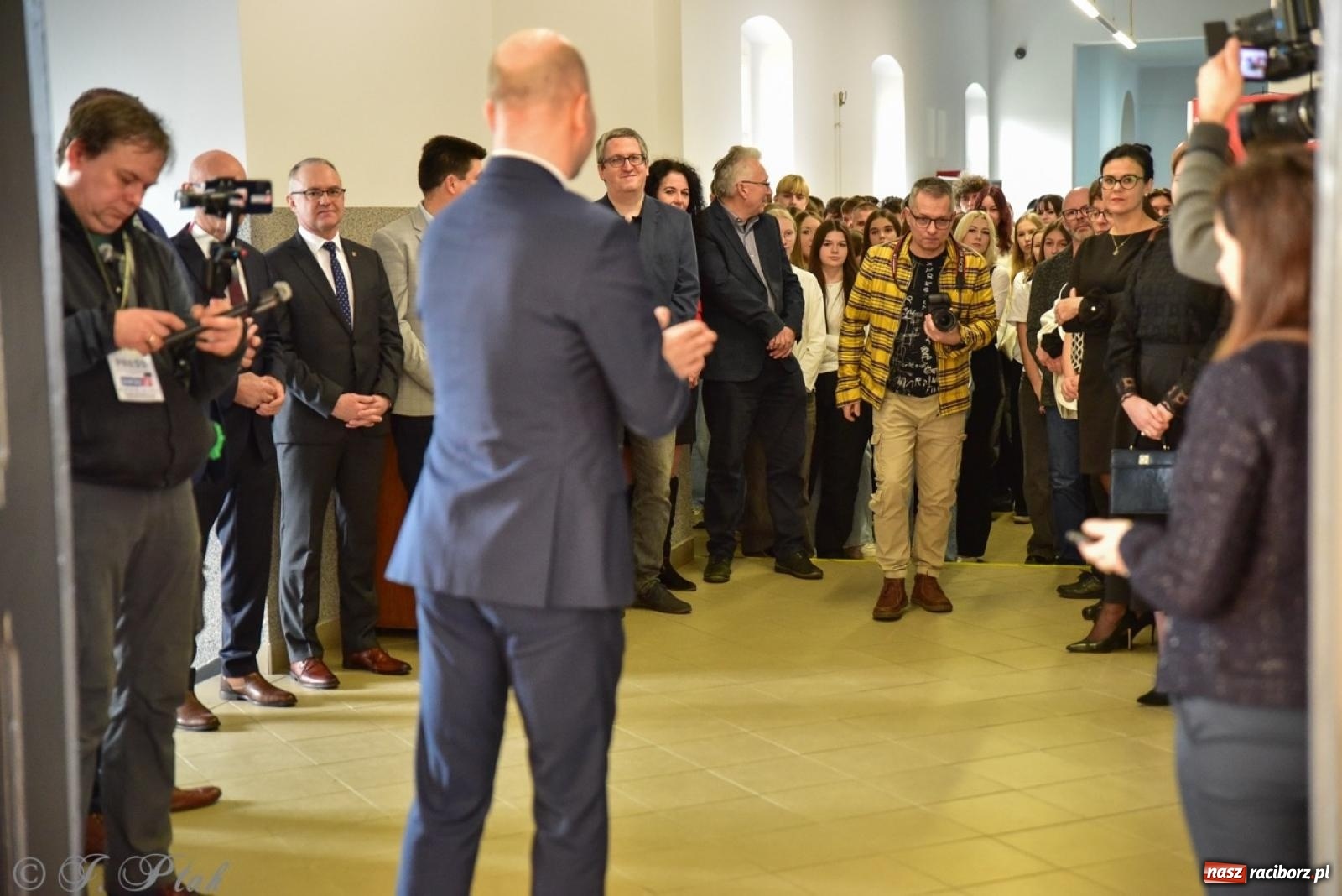 Zdjęcie w galerii na portalu naszraciborz.pl: Otwarto odrestaurowaną aulę raciborskiego Ekonomika [FOTO i WIDEO] wiadomości z regionu