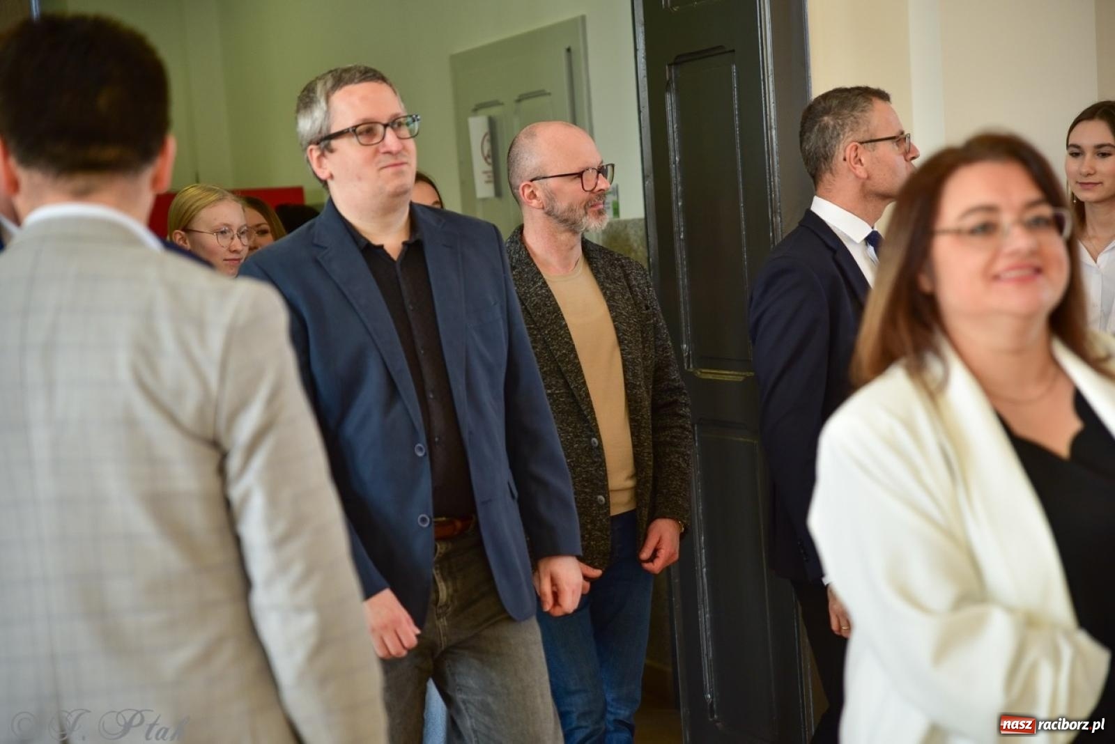 Zdjęcie w galerii na portalu naszraciborz.pl: Otwarto odrestaurowaną aulę raciborskiego Ekonomika [FOTO i WIDEO] wiadomości z regionu