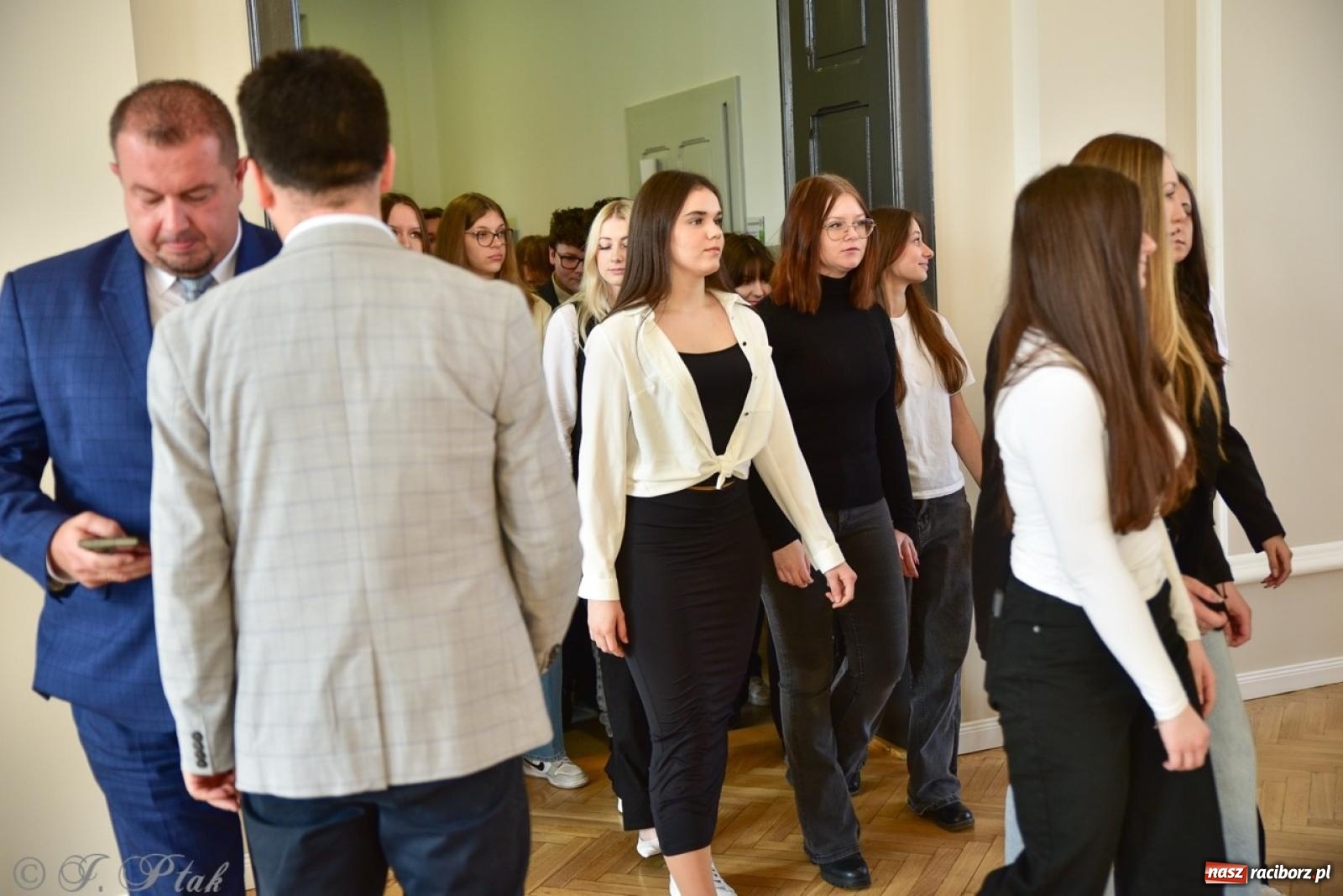 Zdjęcie w galerii na portalu naszraciborz.pl: Otwarto odrestaurowaną aulę raciborskiego Ekonomika [FOTO i WIDEO] wiadomości z regionu