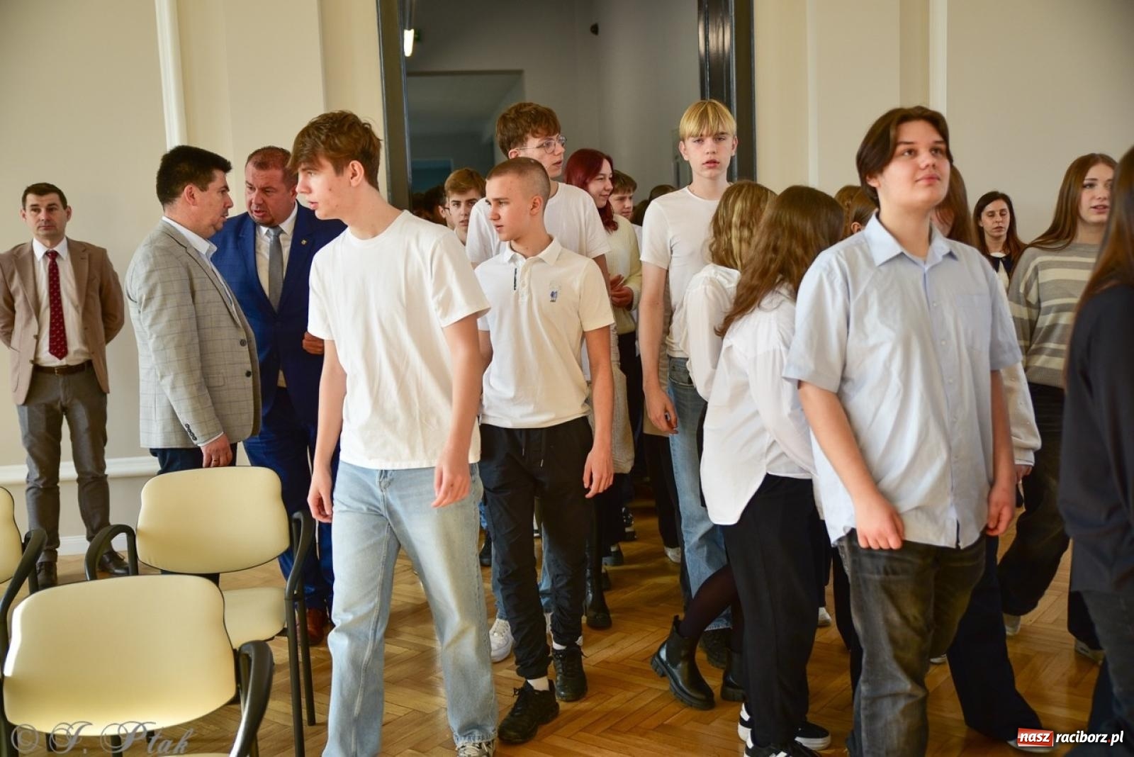 Zdjęcie w galerii na portalu naszraciborz.pl: Otwarto odrestaurowaną aulę raciborskiego Ekonomika [FOTO i WIDEO] wiadomości z regionu