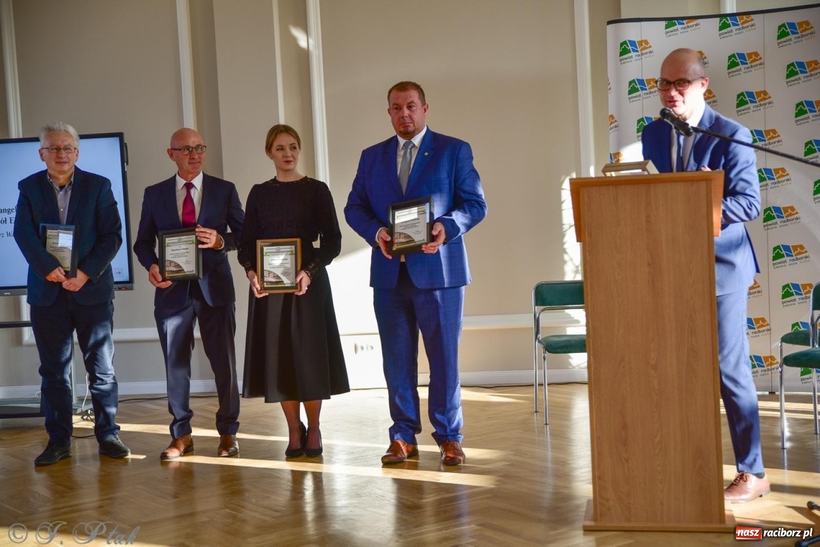 Zdjęcie w galerii na portalu naszraciborz.pl: Otwarto odrestaurowaną aulę raciborskiego Ekonomika [FOTO i WIDEO] wiadomości z regionu