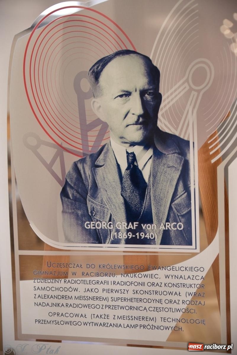 Zdjęcie w galerii na portalu naszraciborz.pl: Otwarto odrestaurowaną aulę raciborskiego Ekonomika [FOTO i WIDEO] wiadomości z regionu