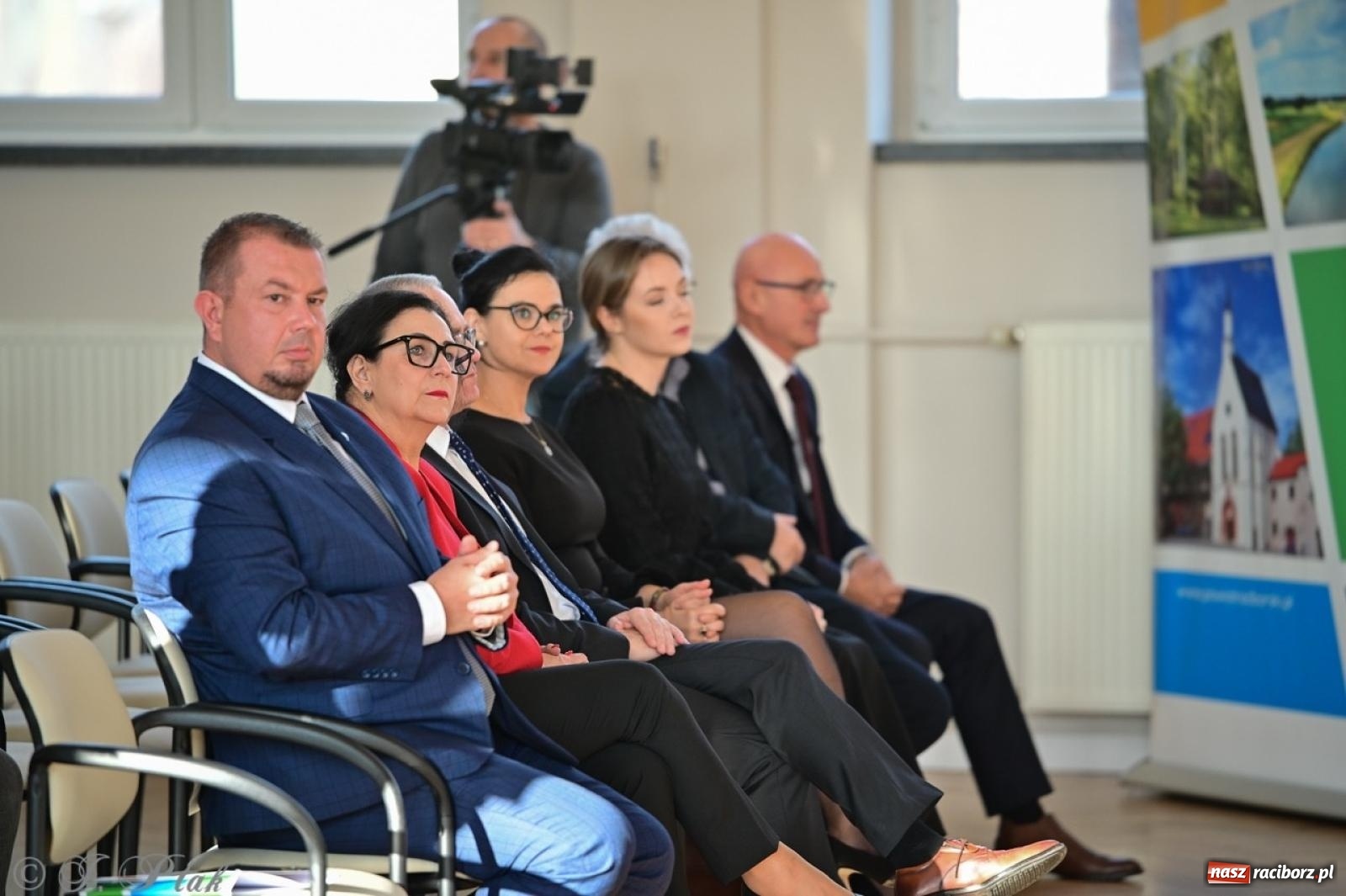 Zdjęcie w galerii na portalu naszraciborz.pl: Otwarto odrestaurowaną aulę raciborskiego Ekonomika [FOTO i WIDEO] wiadomości z regionu