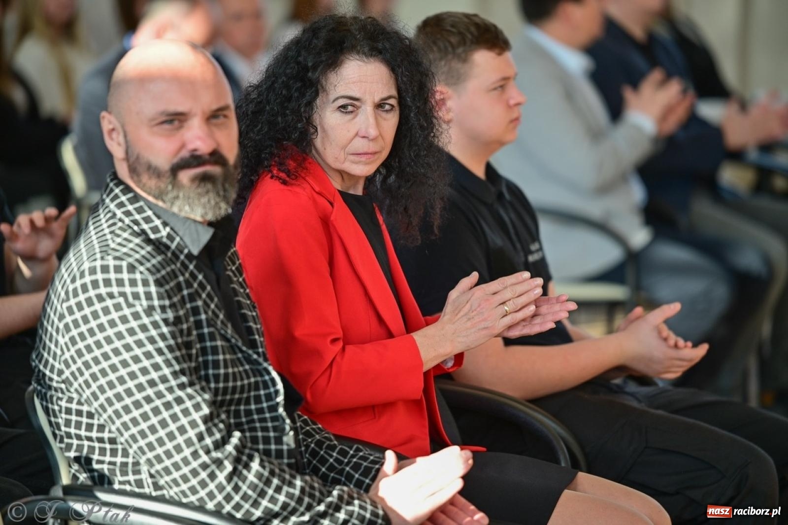 Zdjęcie w galerii na portalu naszraciborz.pl: Otwarto odrestaurowaną aulę raciborskiego Ekonomika [FOTO i WIDEO] wiadomości z regionu