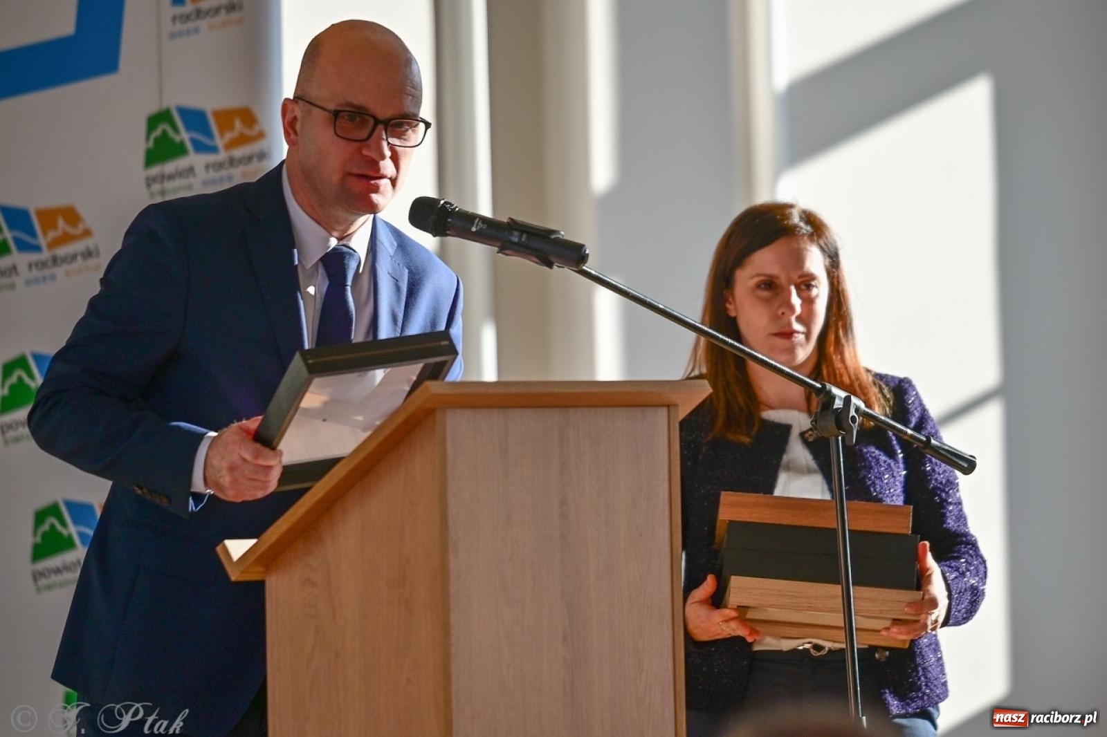 Zdjęcie w galerii na portalu naszraciborz.pl: Otwarto odrestaurowaną aulę raciborskiego Ekonomika [FOTO i WIDEO] wiadomości z regionu