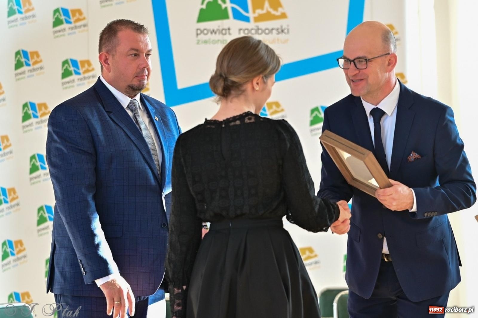 Zdjęcie w galerii na portalu naszraciborz.pl: Otwarto odrestaurowaną aulę raciborskiego Ekonomika [FOTO i WIDEO] wiadomości z regionu