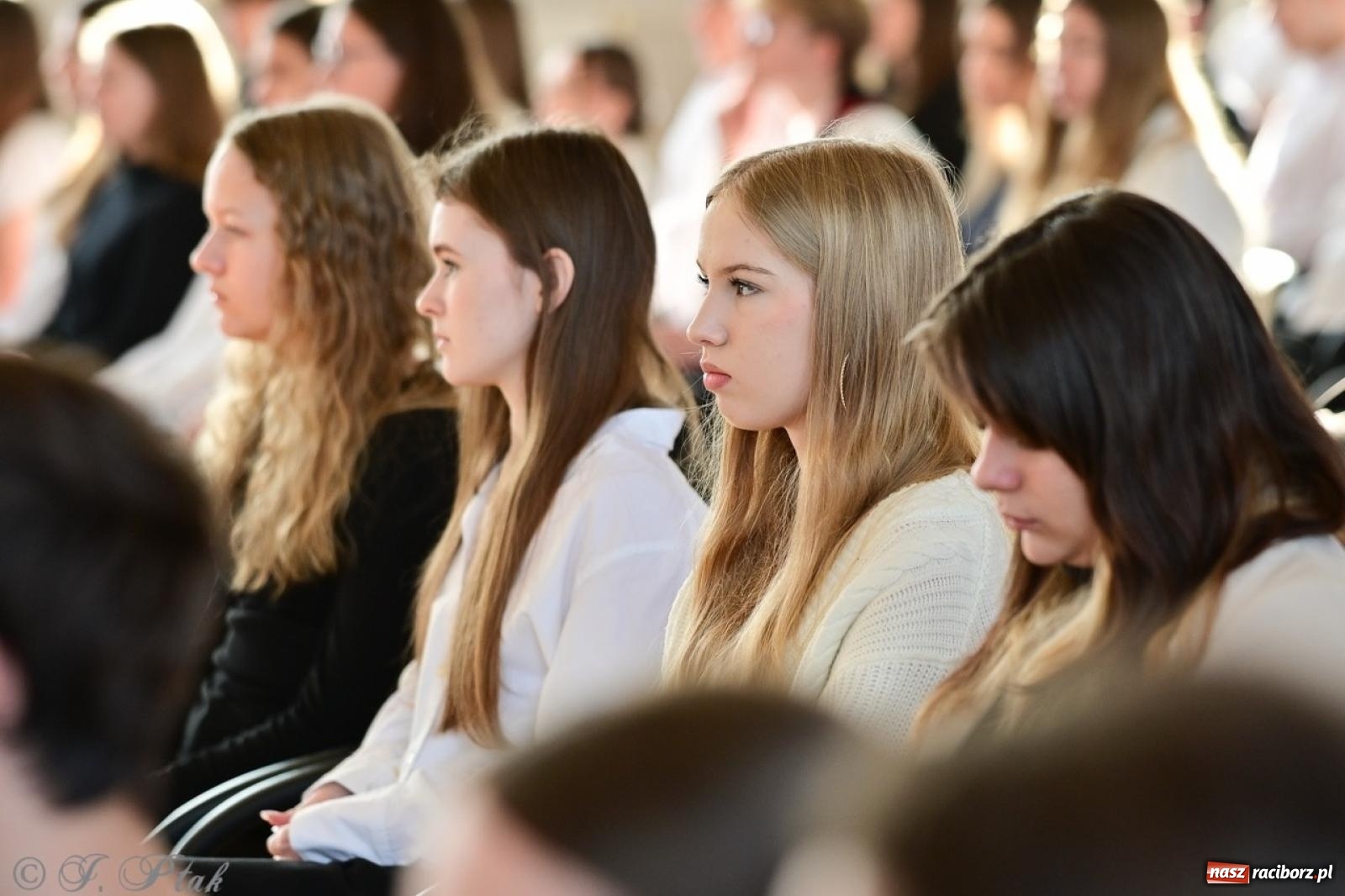 Zdjęcie w galerii na portalu naszraciborz.pl: Otwarto odrestaurowaną aulę raciborskiego Ekonomika [FOTO i WIDEO] wiadomości z regionu