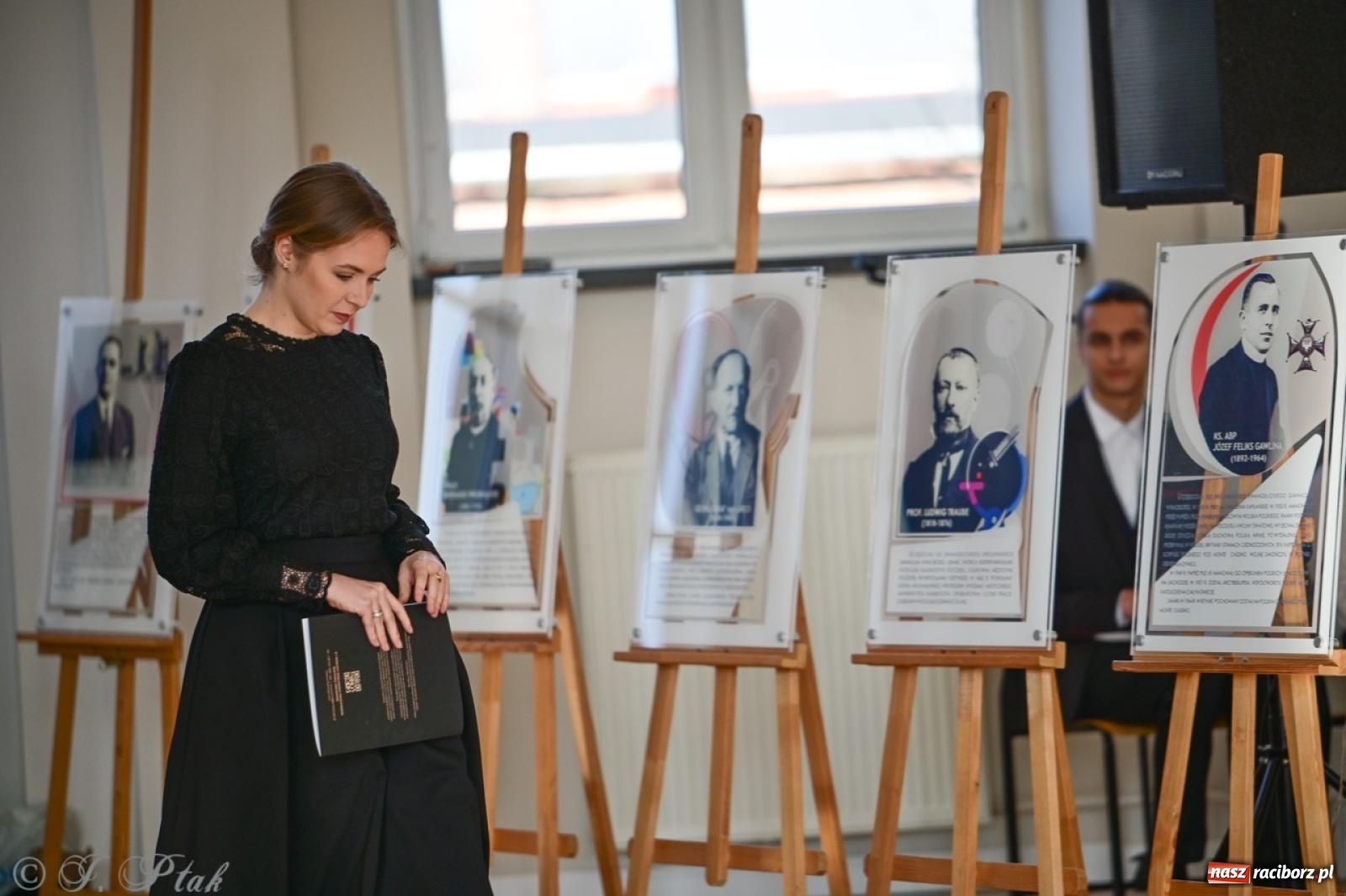 Zdjęcie w galerii na portalu naszraciborz.pl: Otwarto odrestaurowaną aulę raciborskiego Ekonomika [FOTO i WIDEO] wiadomości z regionu