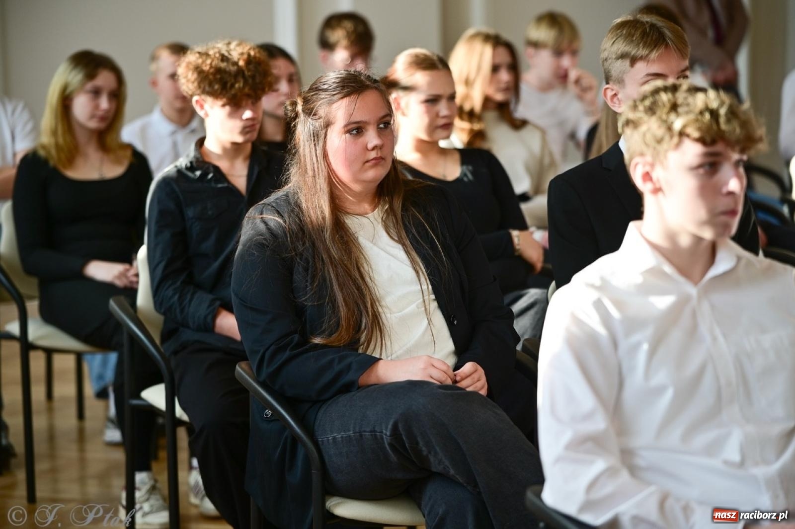 Zdjęcie w galerii na portalu naszraciborz.pl: Otwarto odrestaurowaną aulę raciborskiego Ekonomika [FOTO i WIDEO] wiadomości z regionu