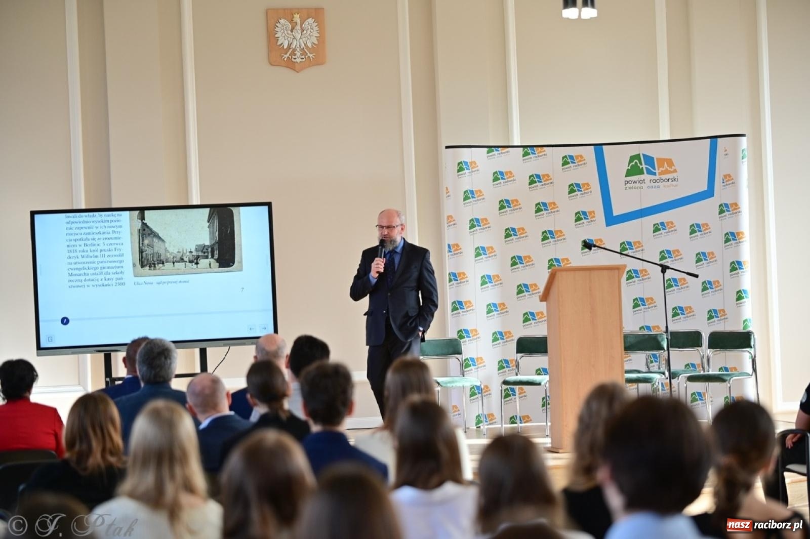 Zdjęcie w galerii na portalu naszraciborz.pl: Otwarto odrestaurowaną aulę raciborskiego Ekonomika [FOTO i WIDEO] wiadomości z regionu