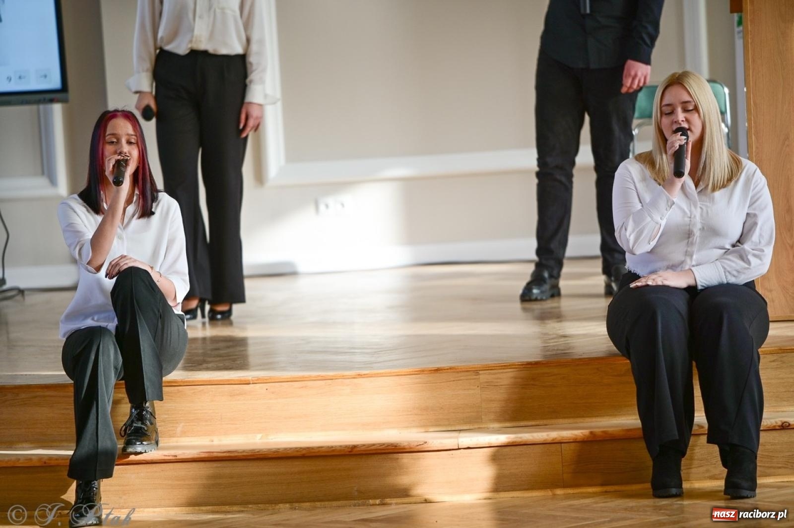 Zdjęcie w galerii na portalu naszraciborz.pl: Otwarto odrestaurowaną aulę raciborskiego Ekonomika [FOTO i WIDEO] wiadomości z regionu