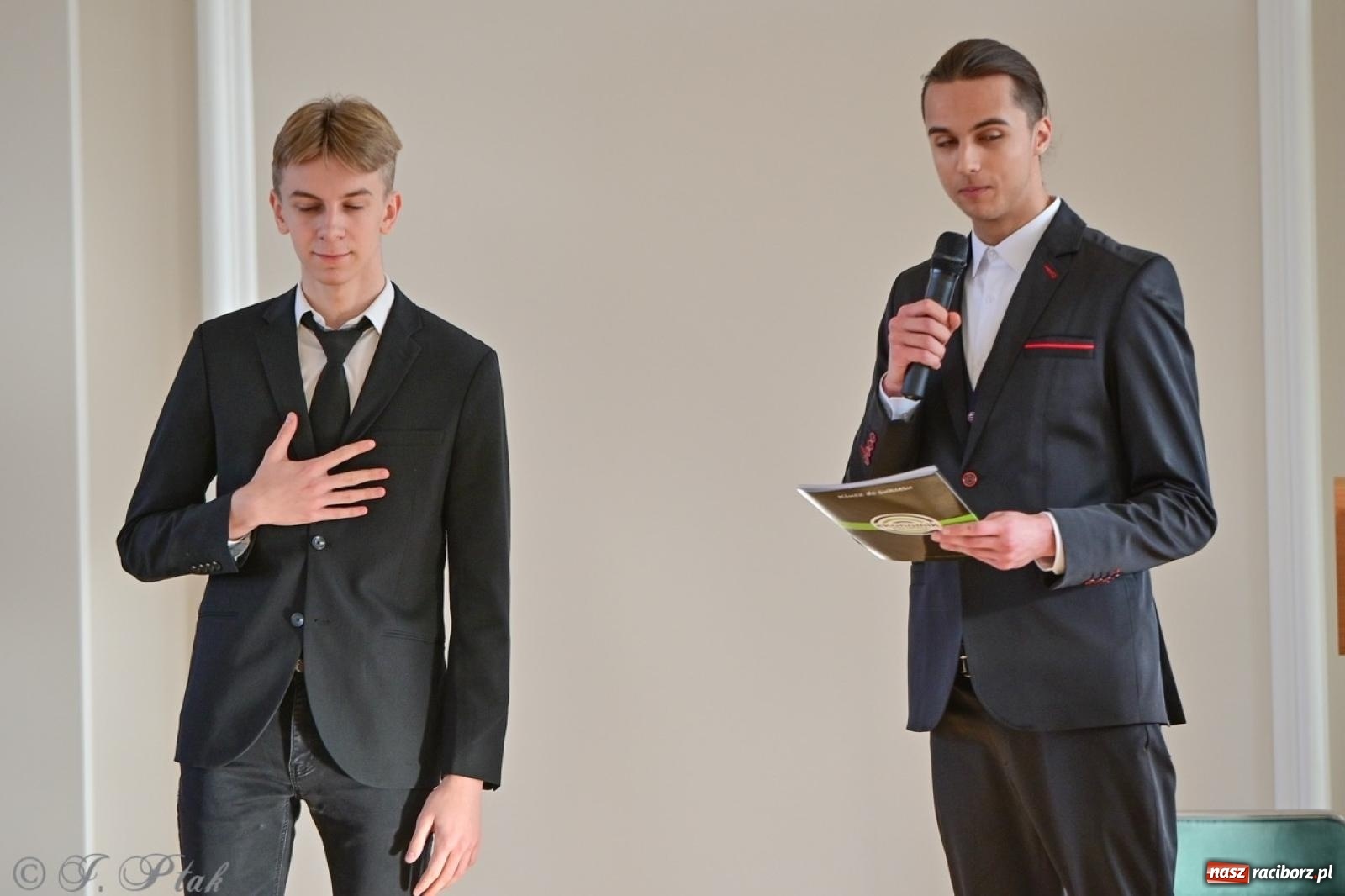 Zdjęcie w galerii na portalu naszraciborz.pl: Otwarto odrestaurowaną aulę raciborskiego Ekonomika [FOTO i WIDEO] wiadomości z regionu