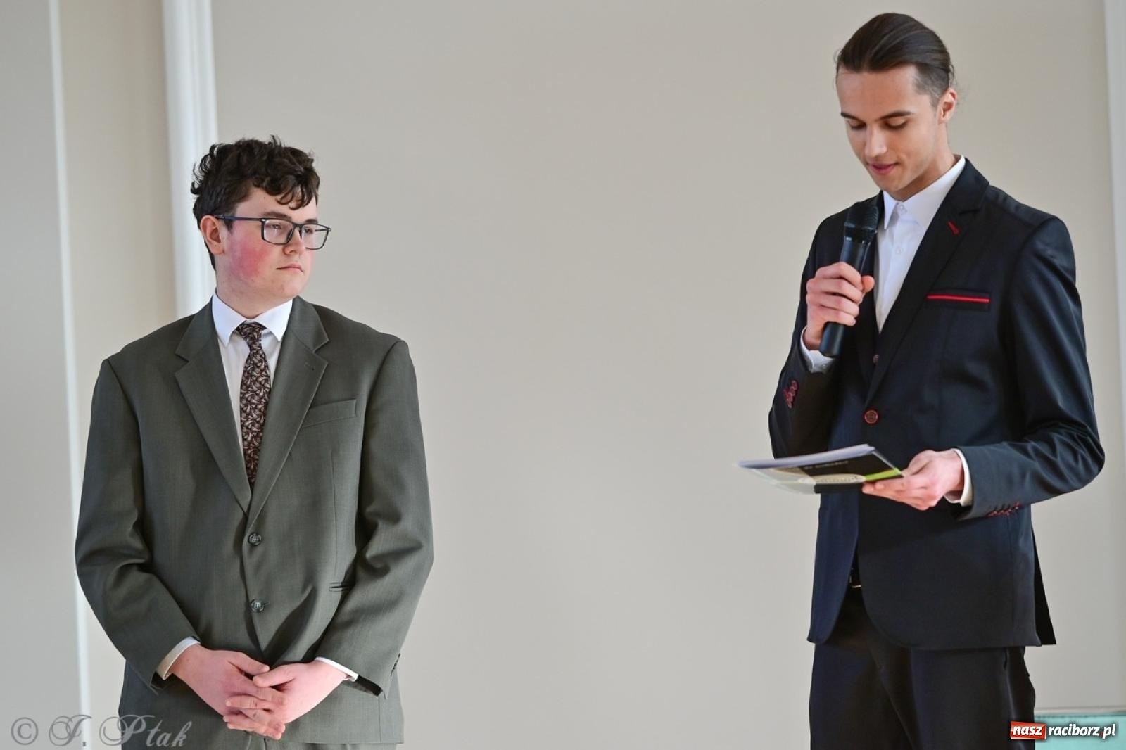 Zdjęcie w galerii na portalu naszraciborz.pl: Otwarto odrestaurowaną aulę raciborskiego Ekonomika [FOTO i WIDEO] wiadomości z regionu