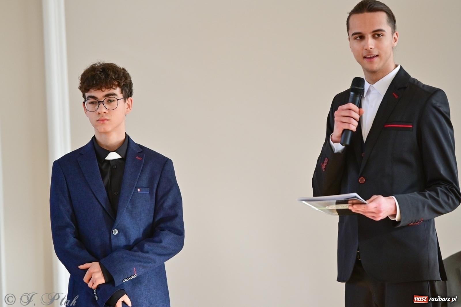 Zdjęcie w galerii na portalu naszraciborz.pl: Otwarto odrestaurowaną aulę raciborskiego Ekonomika [FOTO i WIDEO] wiadomości z regionu