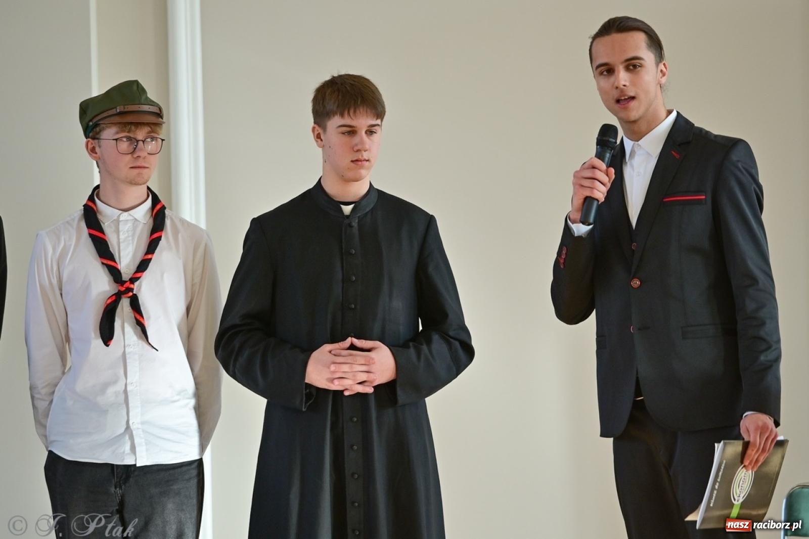 Zdjęcie w galerii na portalu naszraciborz.pl: Otwarto odrestaurowaną aulę raciborskiego Ekonomika [FOTO i WIDEO] wiadomości z regionu