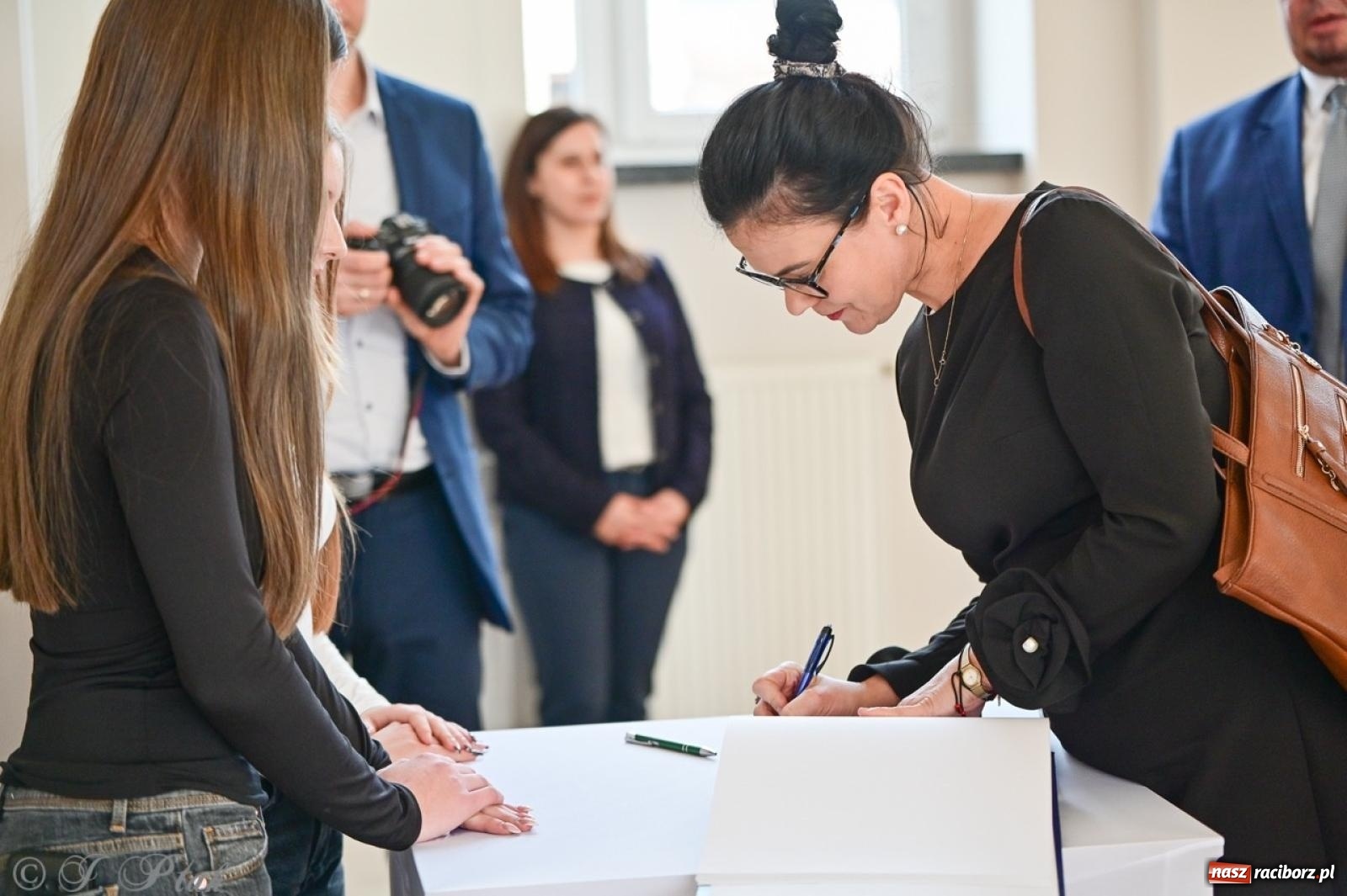 Zdjęcie w galerii na portalu naszraciborz.pl: Otwarto odrestaurowaną aulę raciborskiego Ekonomika [FOTO i WIDEO] wiadomości z regionu