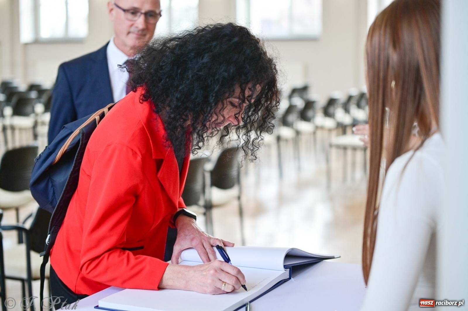 Zdjęcie w galerii na portalu naszraciborz.pl: Otwarto odrestaurowaną aulę raciborskiego Ekonomika [FOTO i WIDEO] wiadomości z regionu