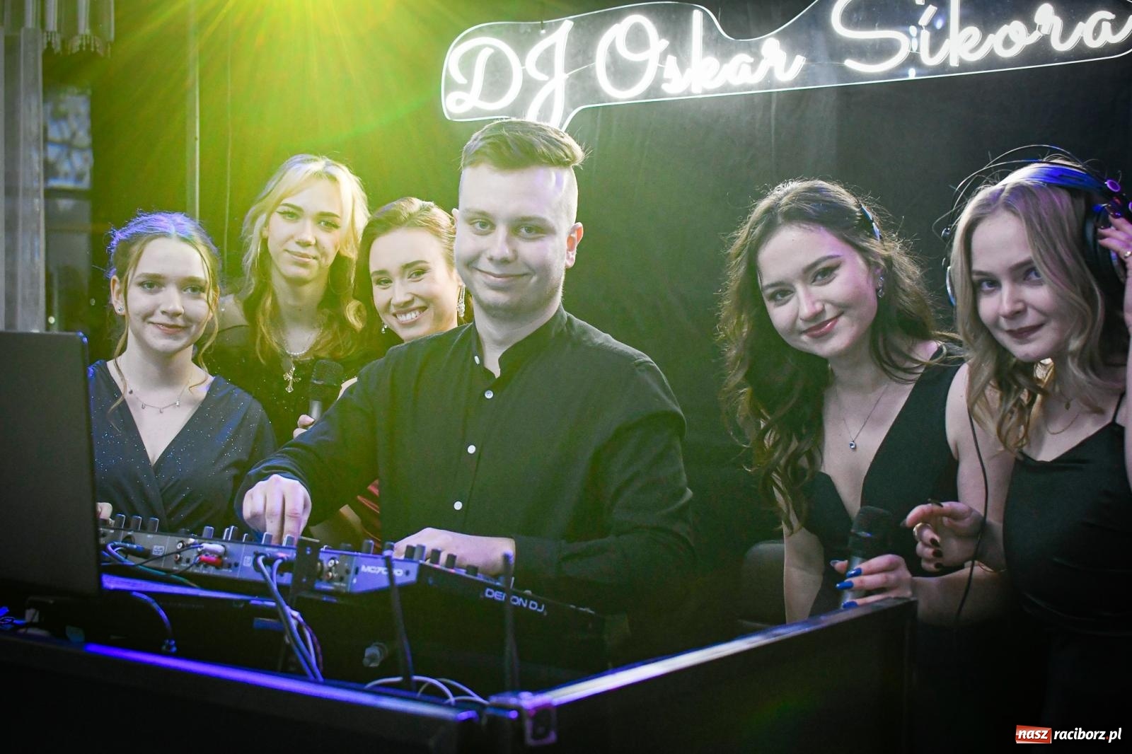 Zdjęcie w galerii na portalu naszraciborz.pl: Maturzyści z Diecezjalnego LO bawią się na studniówce w Tworkowie wiadomości z regionu