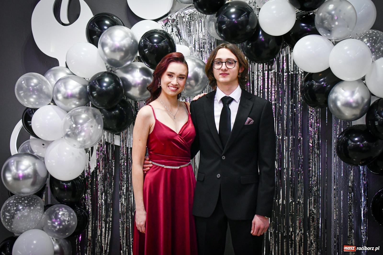 Zdjęcie w galerii na portalu naszraciborz.pl: Maturzyści z Diecezjalnego LO bawią się na studniówce w Tworkowie wiadomości z regionu